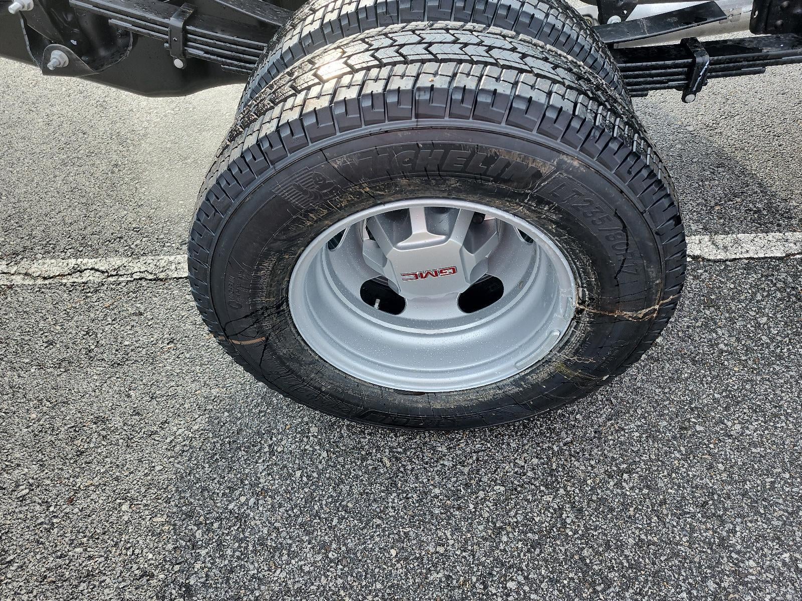 2026 GMC Sierra 3500 HD Chassis Cab 4WD Reg Cab 171" WB, 84.5" CA Pro