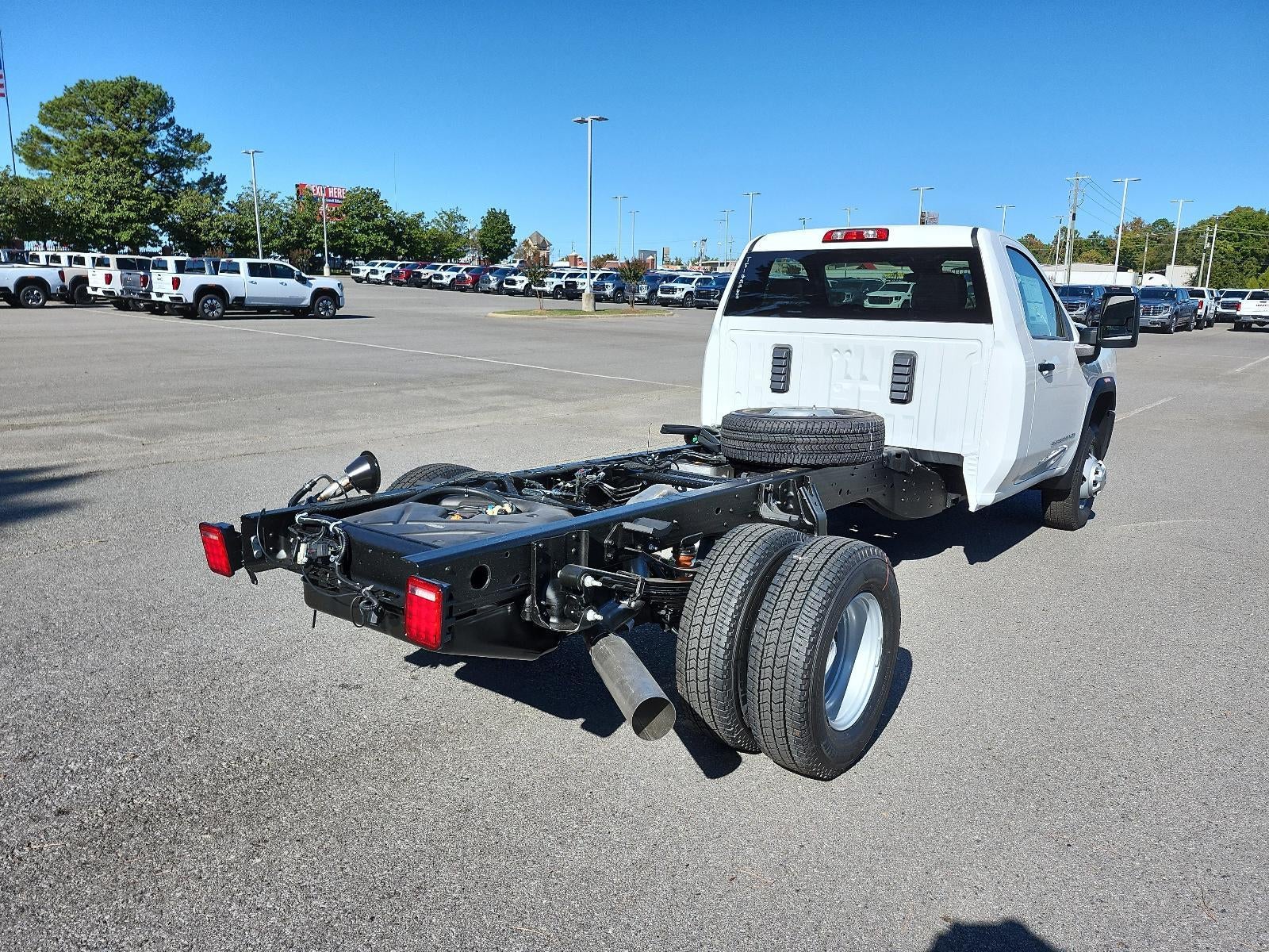 2026 GMC Sierra 3500 HD Chassis Cab 4WD Reg Cab 171" WB, 84.5" CA Pro