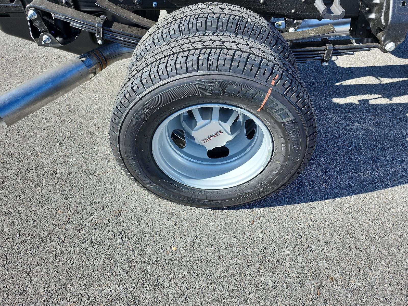 2026 GMC Sierra 3500 HD Chassis Cab 4WD Reg Cab 171" WB, 84.5" CA Pro