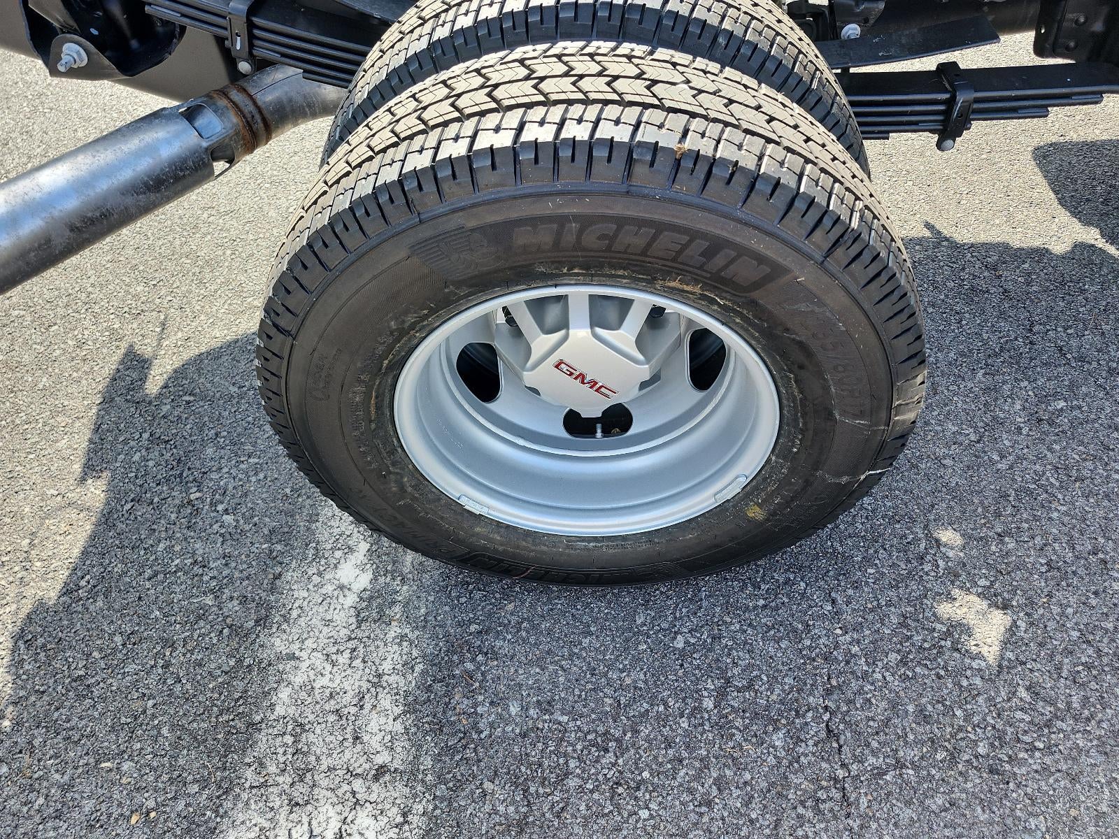 2026 GMC Sierra 3500 HD Chassis Cab 4WD Reg Cab 146" WB, 60" CA Pro