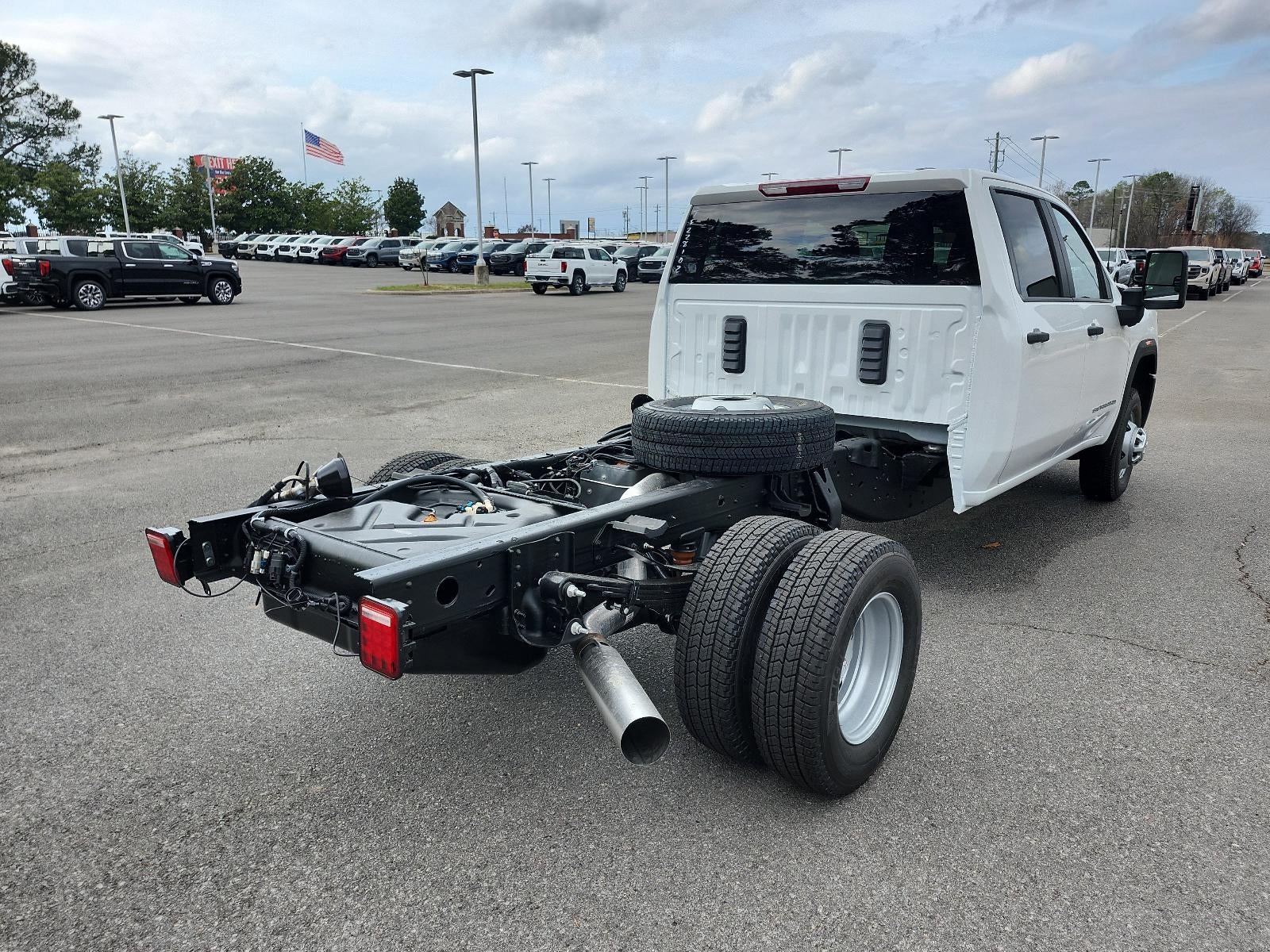2026 GMC Sierra 3500 HD Chassis Cab 4WD Crew Cab 177" WB, 60" CA Pro