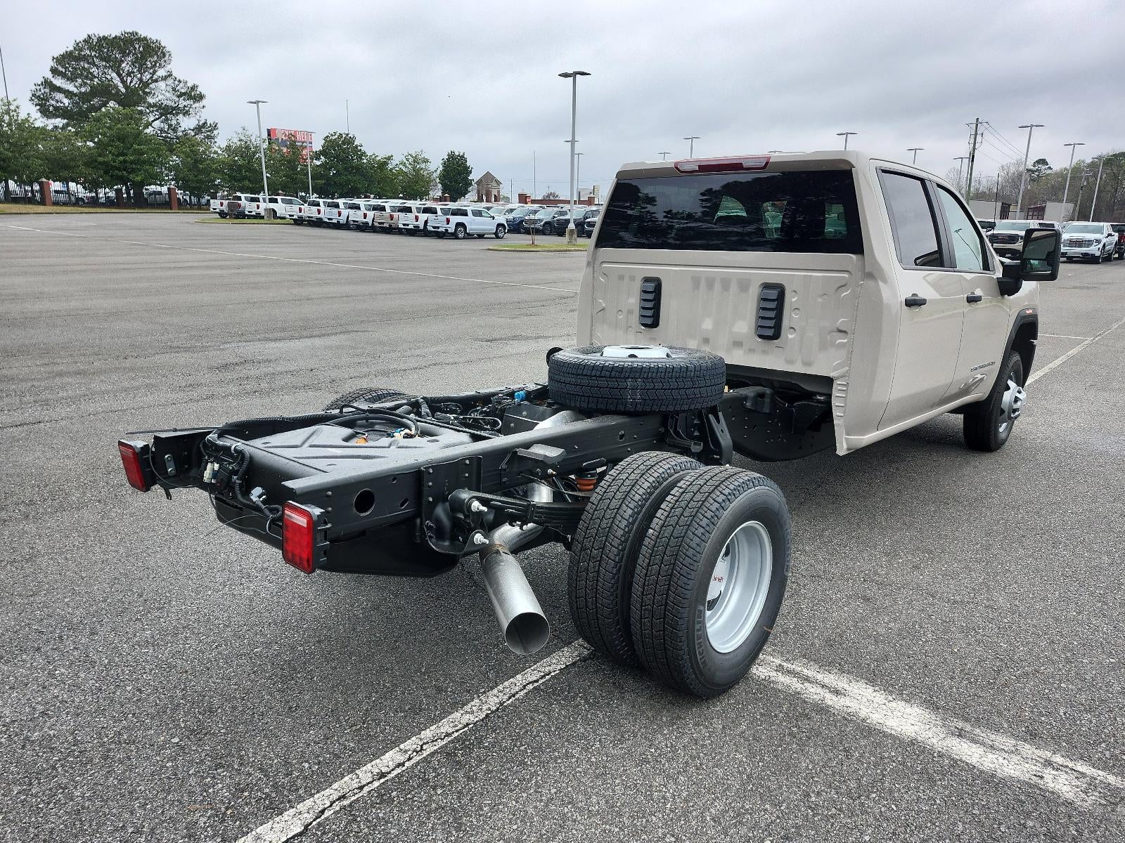 2026 GMC Sierra 3500 HD Chassis Cab 4WD Crew Cab 177" WB, 60" CA Pro