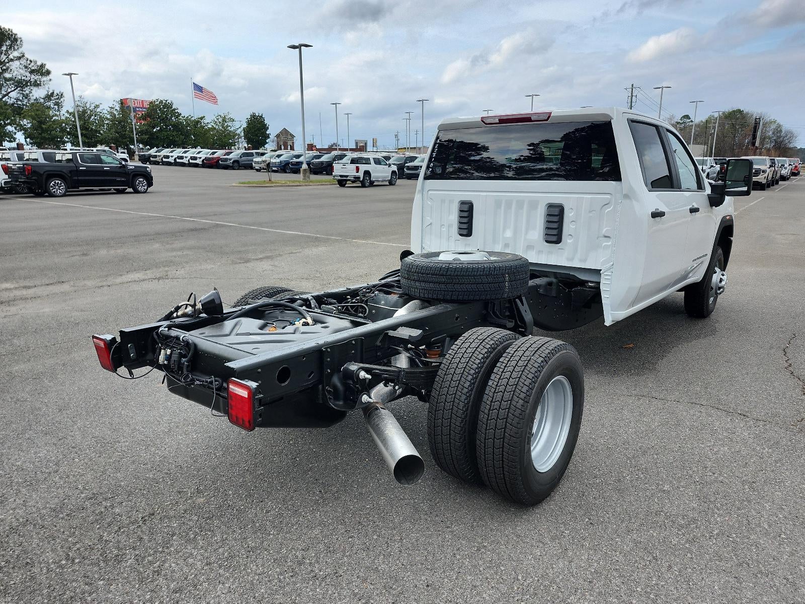 2026 GMC Sierra 3500 HD Chassis Cab 4WD Crew Cab 177" WB, 60" CA Pro