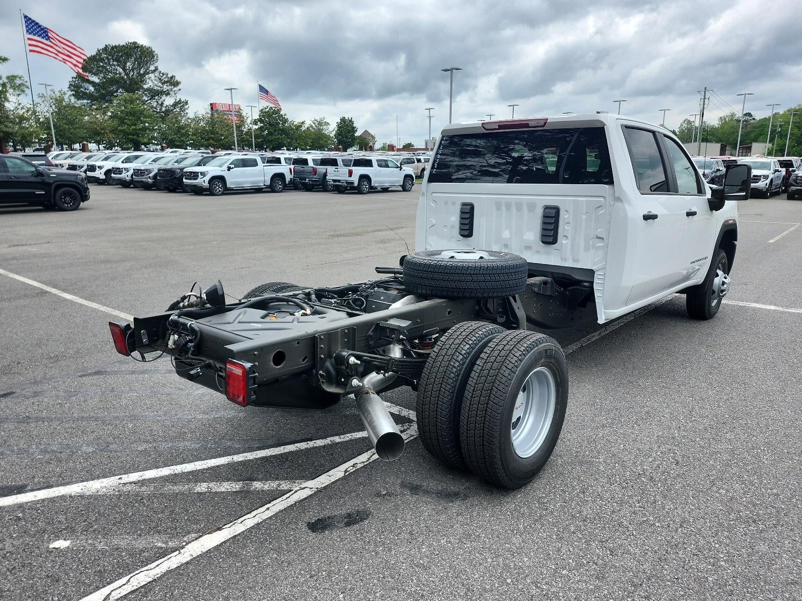 2026 GMC Sierra 3500 HD Chassis Cab 4WD Crew Cab 177" WB, 60" CA Pro