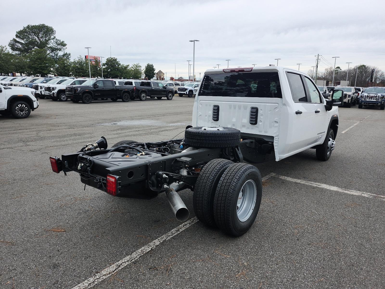 2026 GMC Sierra 3500 HD Chassis Cab 4WD Crew Cab 177" WB, 60" CA Pro