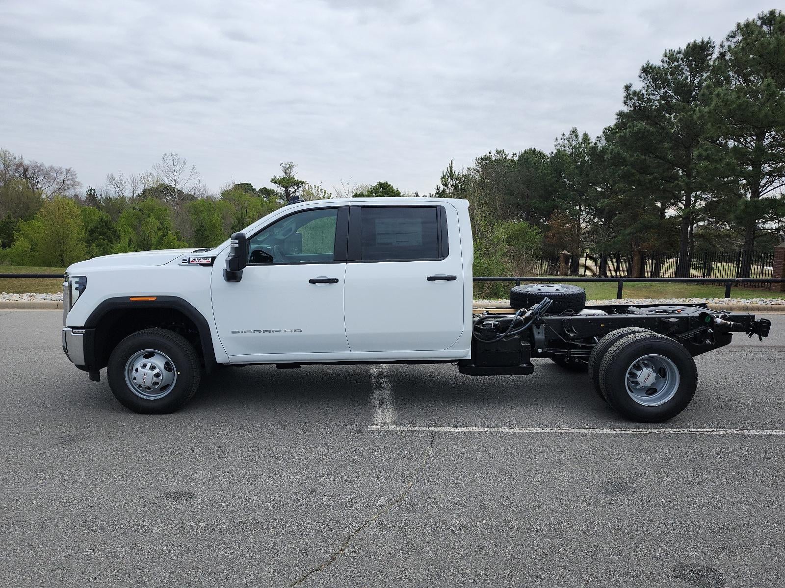 2026 GMC Sierra 3500 HD Chassis Cab 4WD Crew Cab 177" WB, 60" CA Pro