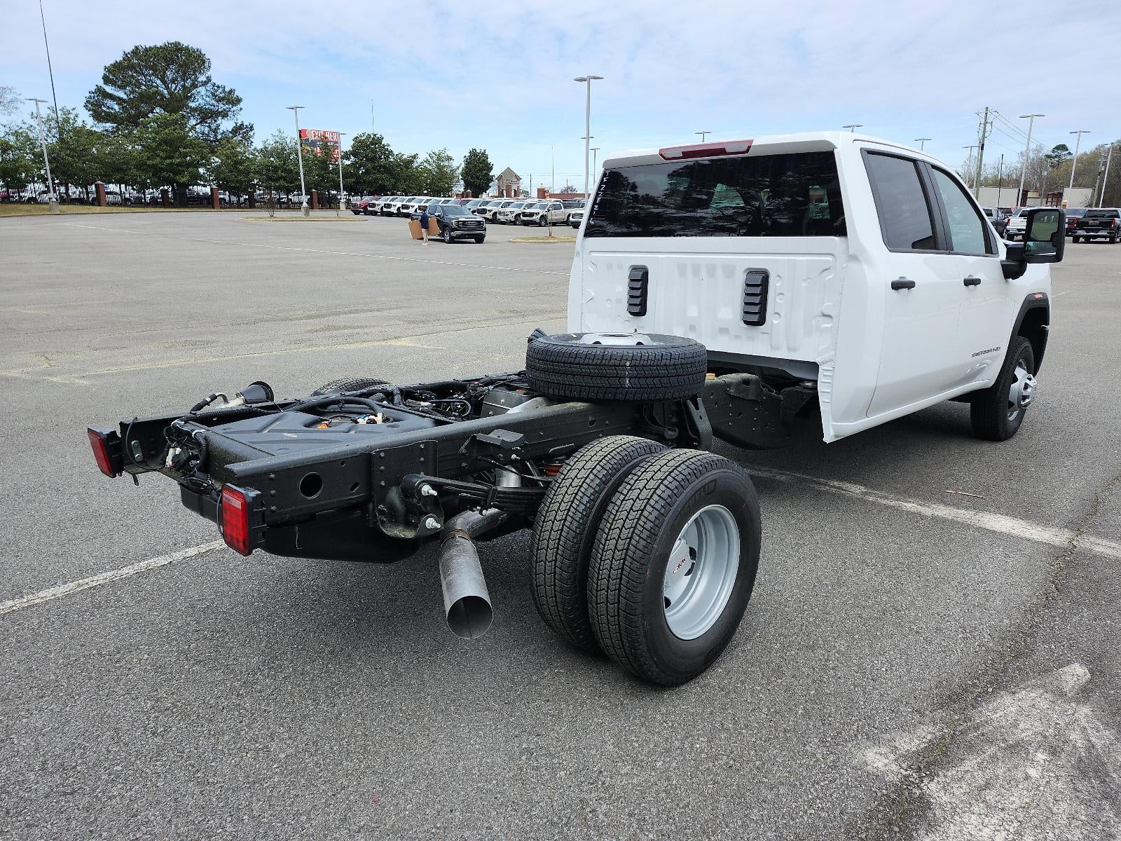 2026 GMC Sierra 3500 HD Chassis Cab 4WD Crew Cab 177" WB, 60" CA Pro
