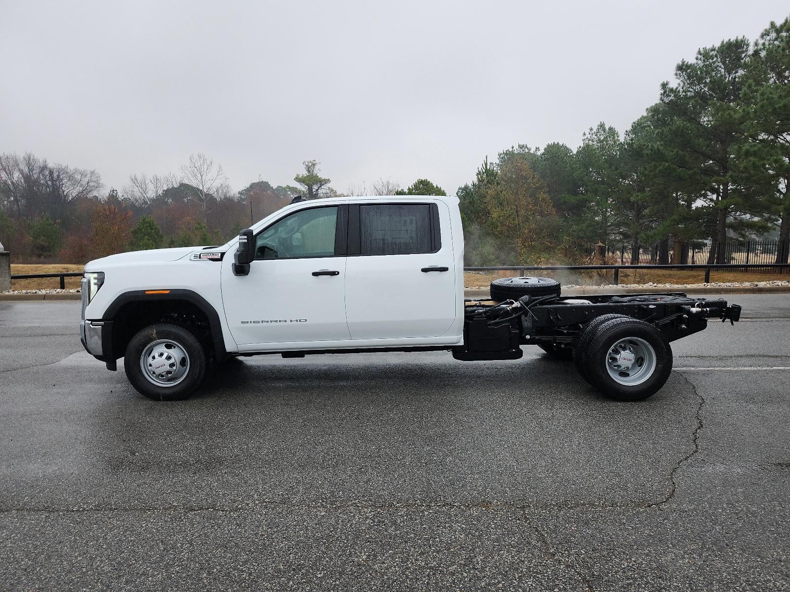 2026 GMC Sierra 3500 HD Chassis Cab 4WD Crew Cab 177" WB, 60" CA Pro