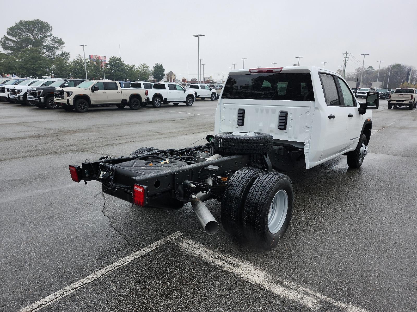 2026 GMC Sierra 3500 HD Chassis Cab 4WD Crew Cab 177" WB, 60" CA Pro
