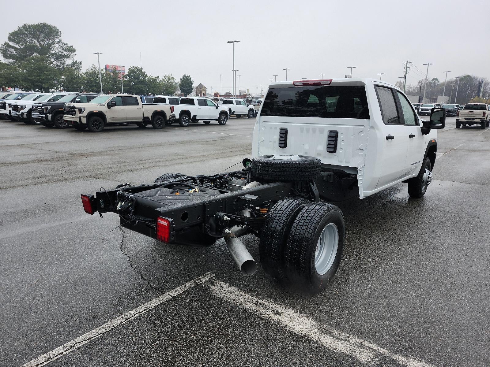 2026 GMC Sierra 3500 HD Chassis Cab 4WD Crew Cab 177" WB, 60" CA Pro