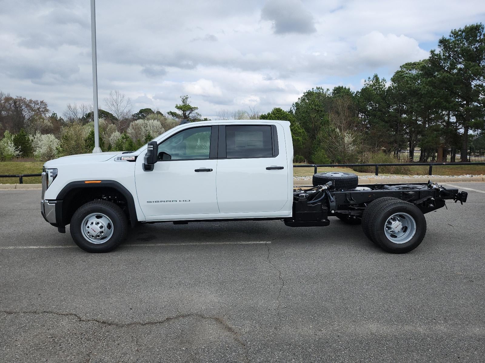 2026 GMC Sierra 3500 HD Chassis Cab 4WD Crew Cab 177" WB, 60" CA Pro