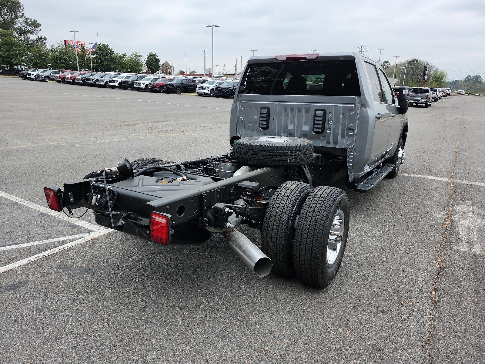 2026 GMC Sierra 3500 HD Chassis Cab 4WD Crew Cab 177" WB, 60" CA SLE