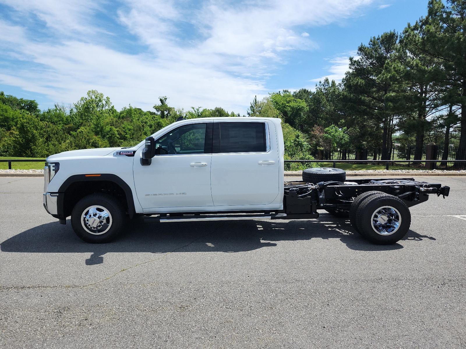 2026 GMC Sierra 3500 HD Chassis Cab 4WD Crew Cab 177" WB, 60" CA SLE