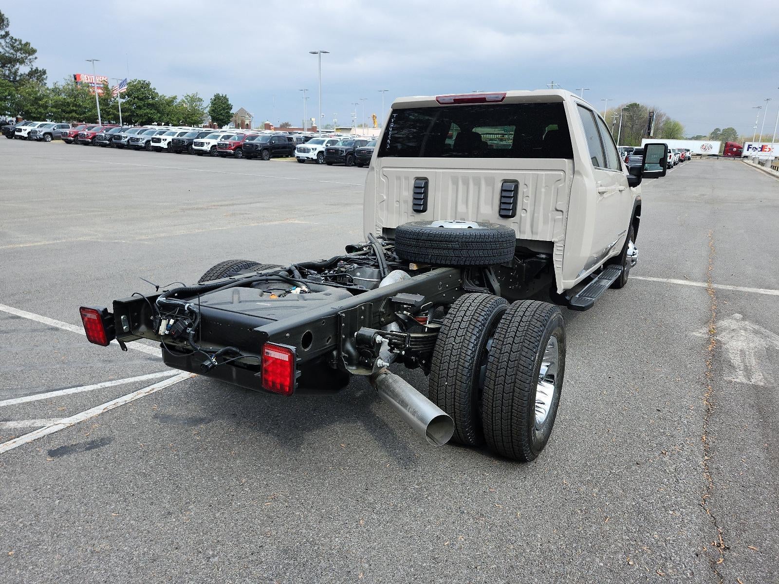 2026 GMC Sierra 3500 HD Chassis Cab 4WD Crew Cab 177" WB, 60" CA SLE