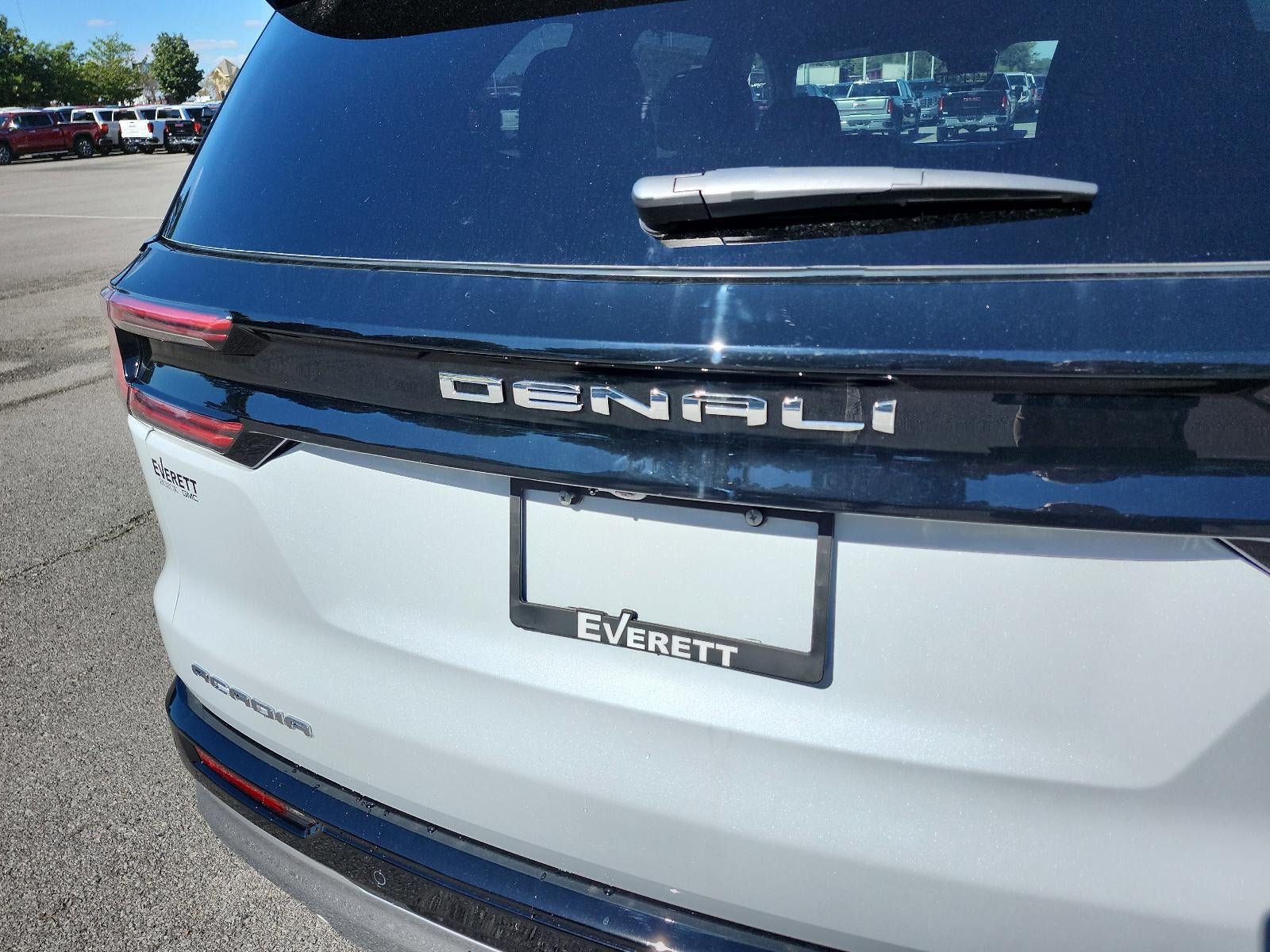 2026 GMC Acadia FWD Denali