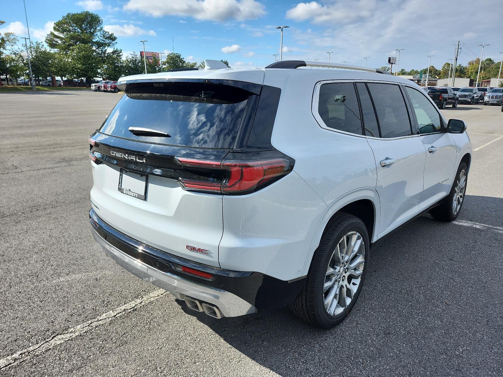 2026 GMC Acadia FWD Denali