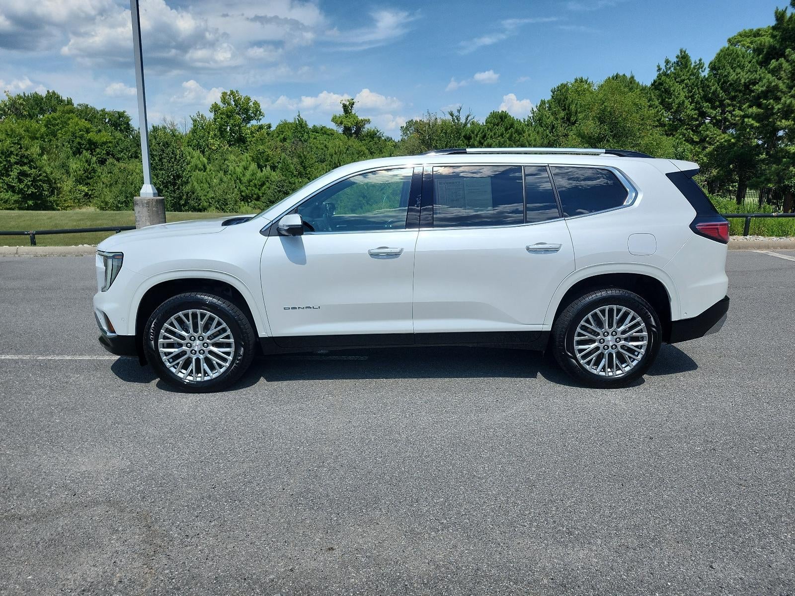 2024 GMC Acadia FWD Denali