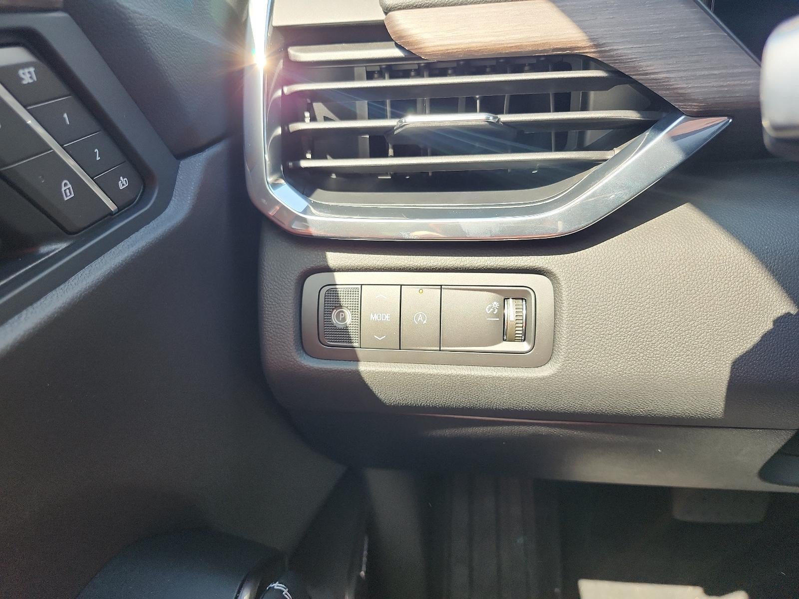 2027 GMC Acadia FWD Denali
