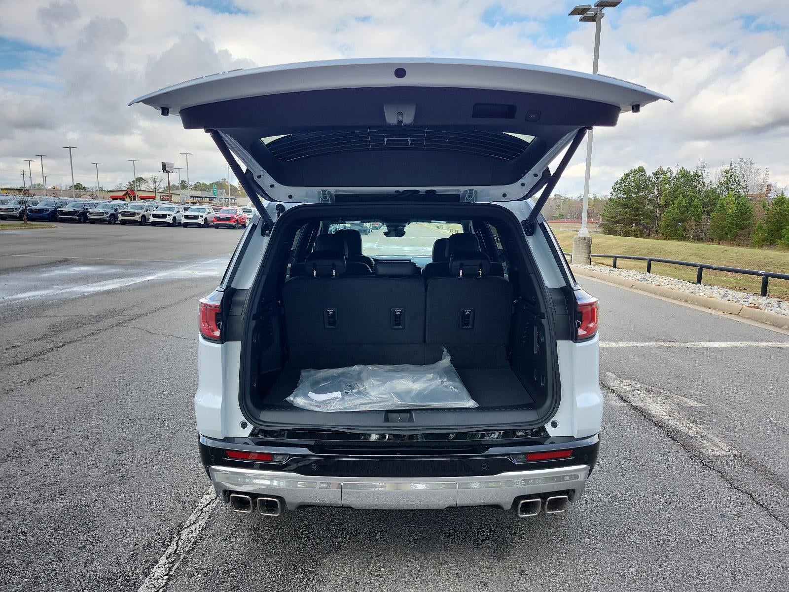 2026 GMC Acadia FWD Denali