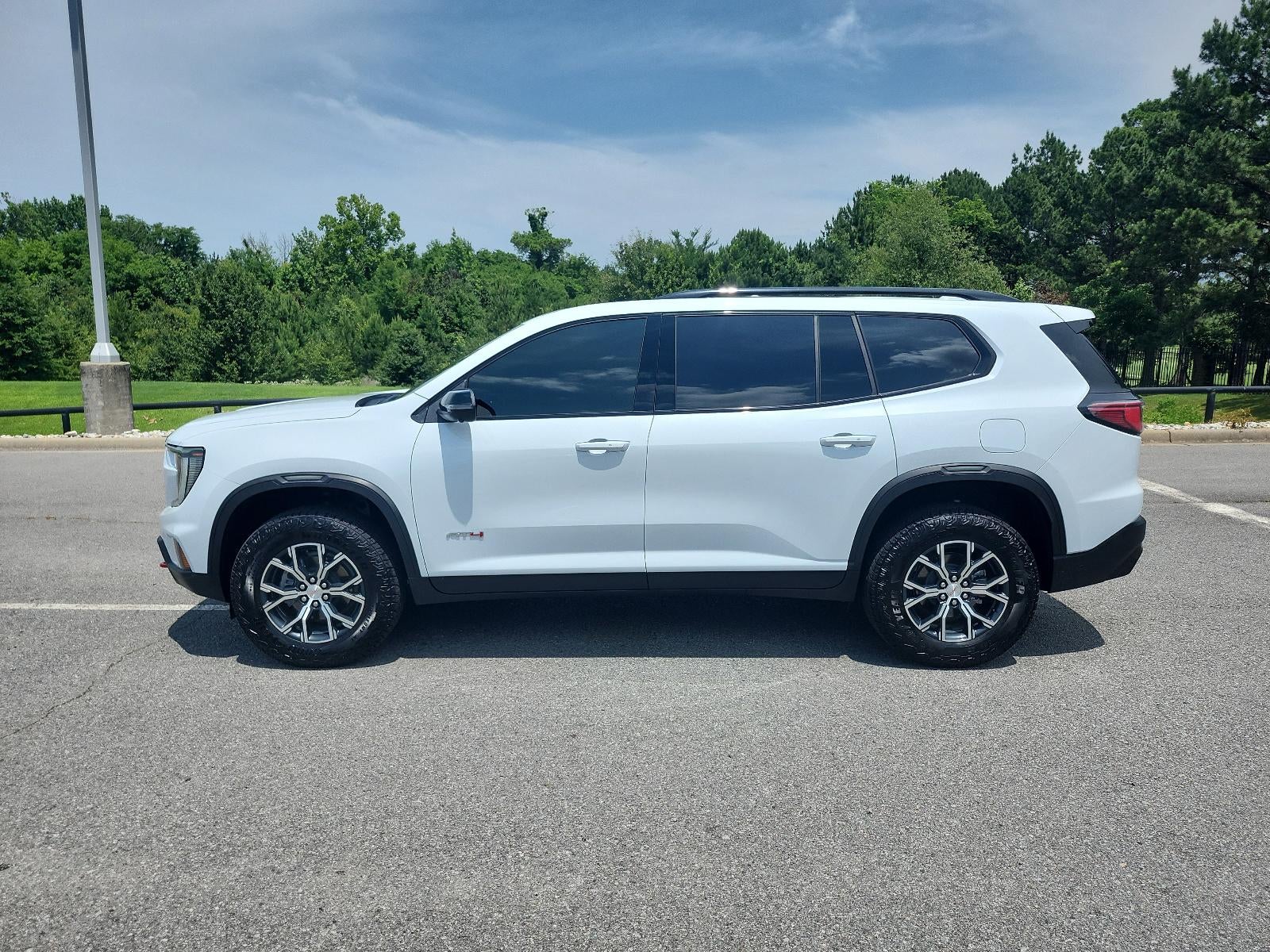 2026 GMC Acadia AWD AT4