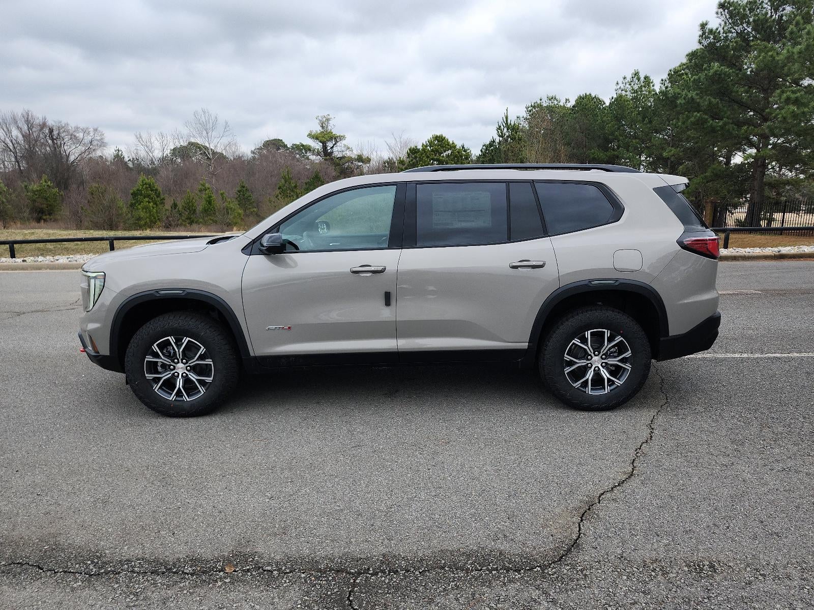 2026 GMC Acadia AWD AT4