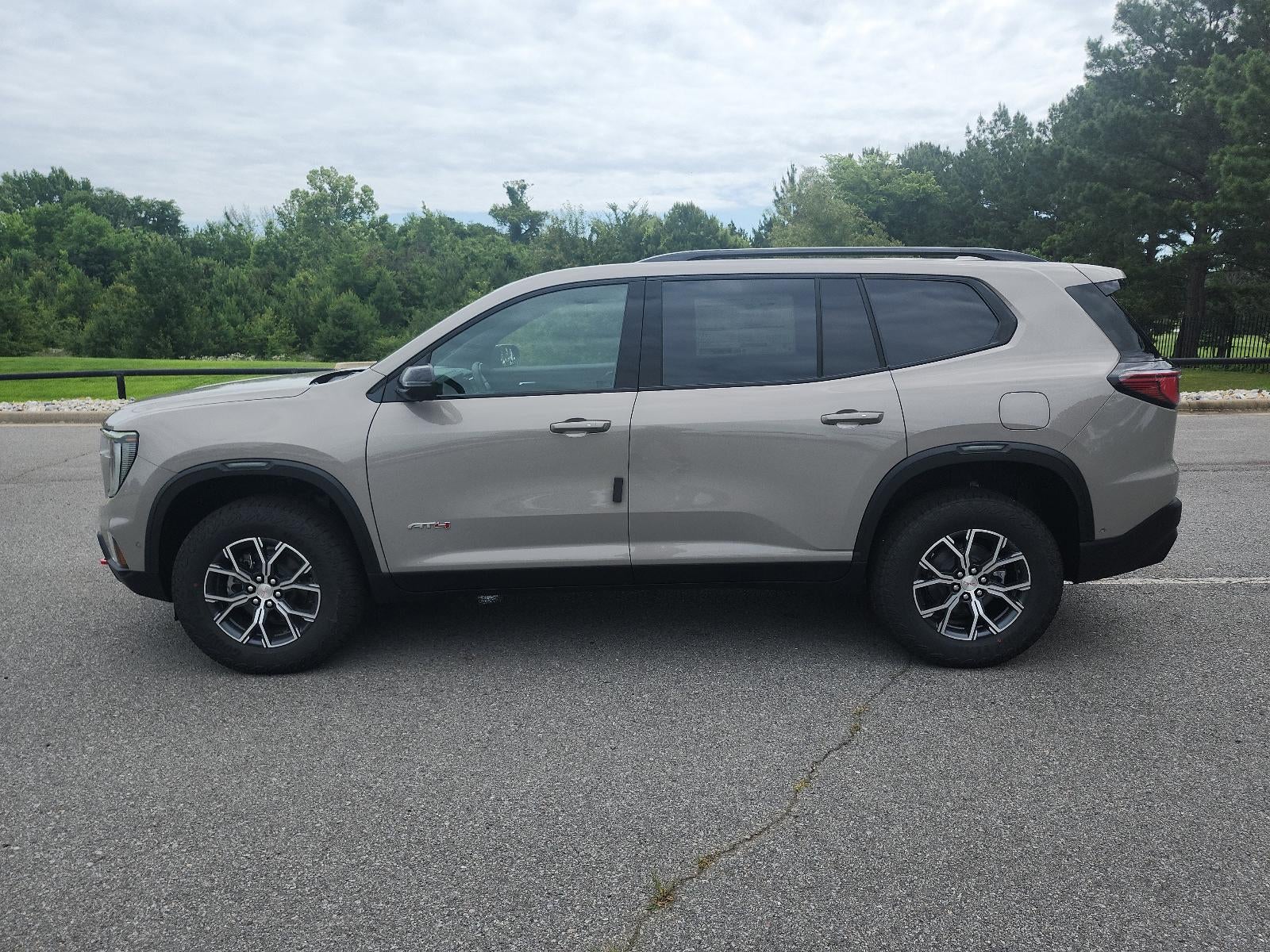 2026 GMC Acadia AWD AT4