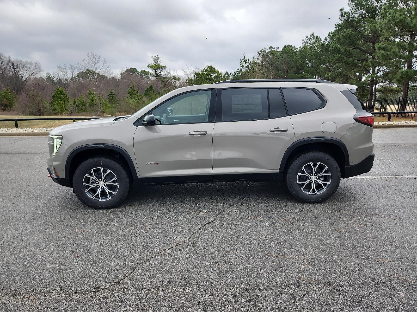 2026 GMC Acadia AWD AT4