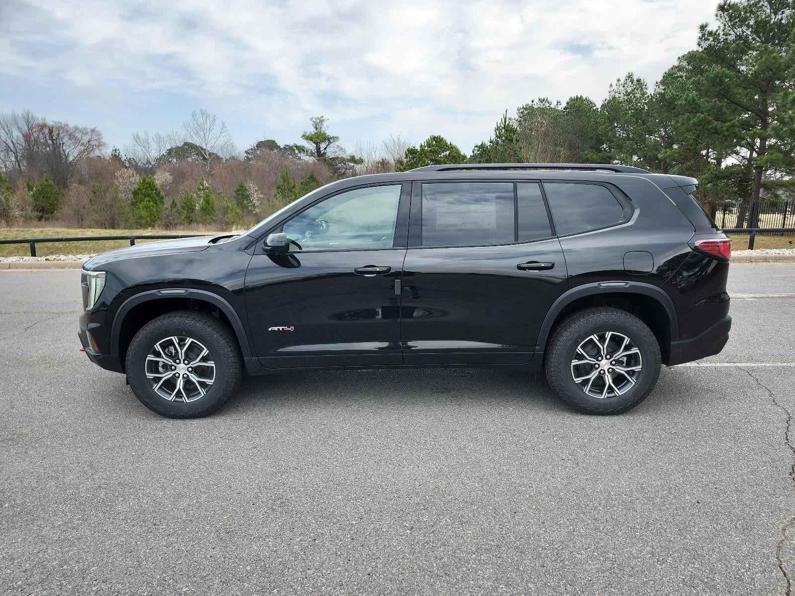 2026 GMC Acadia AWD AT4