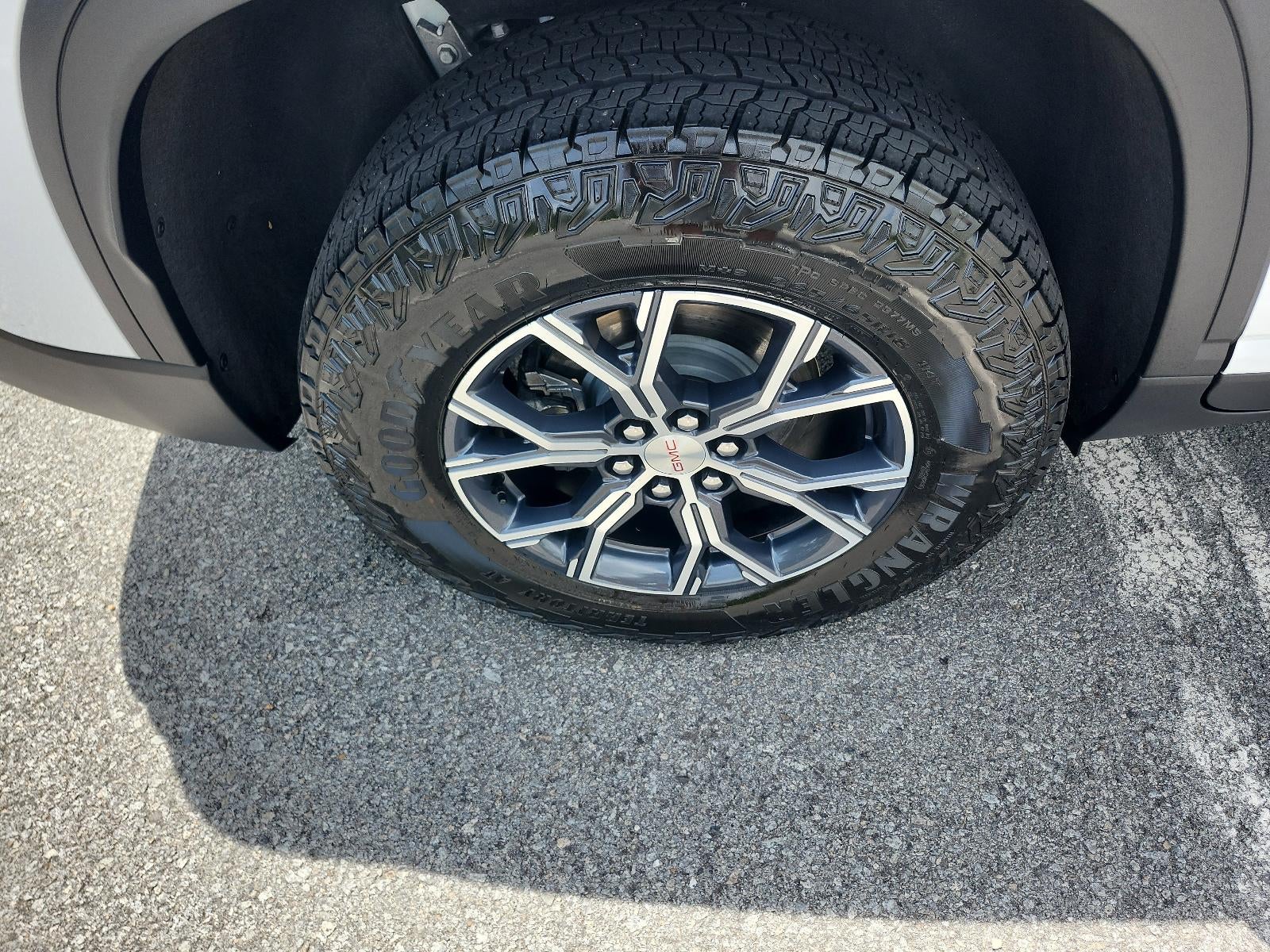 2026 GMC Acadia AWD AT4