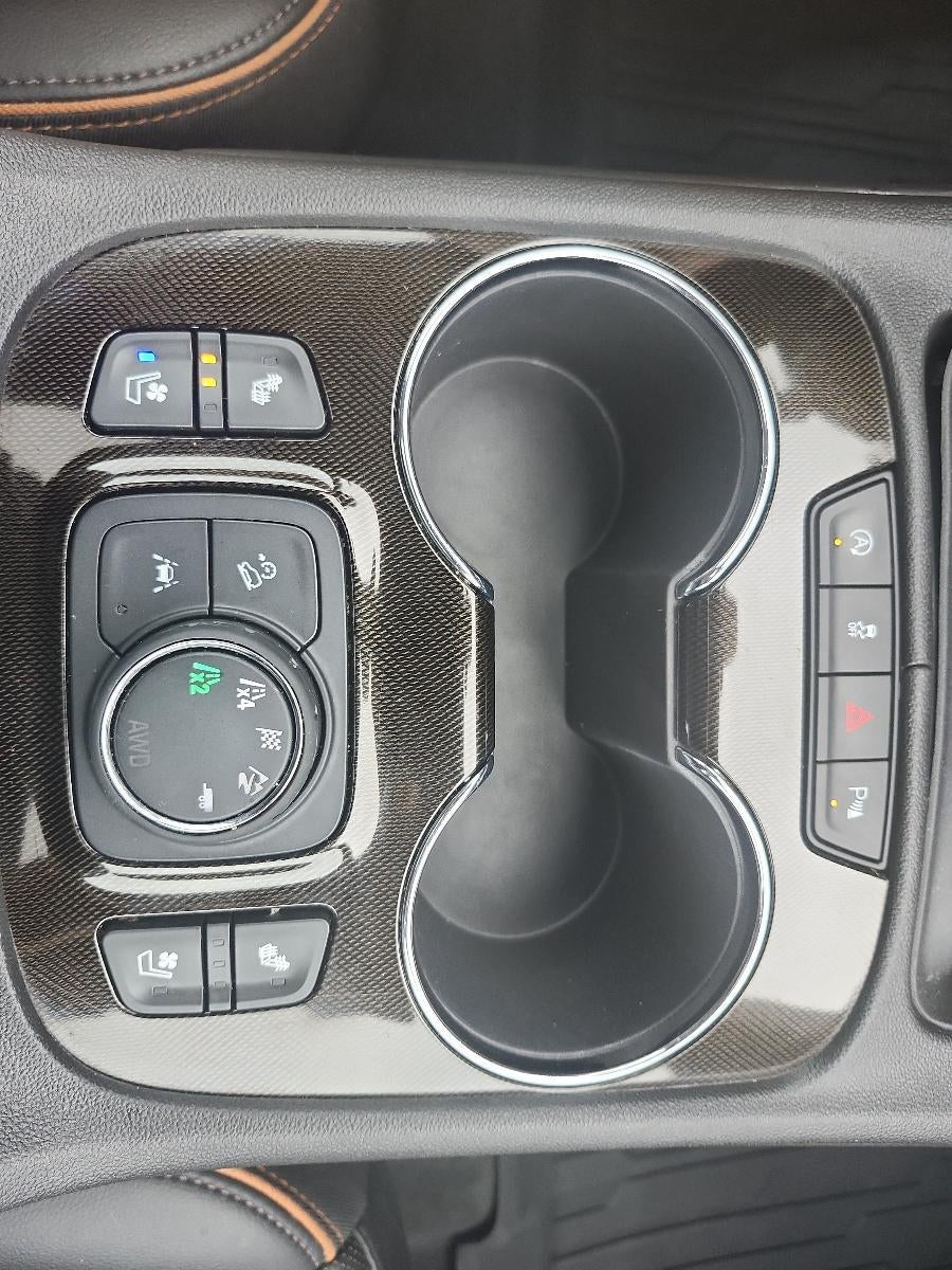 2022 GMC Acadia AT4