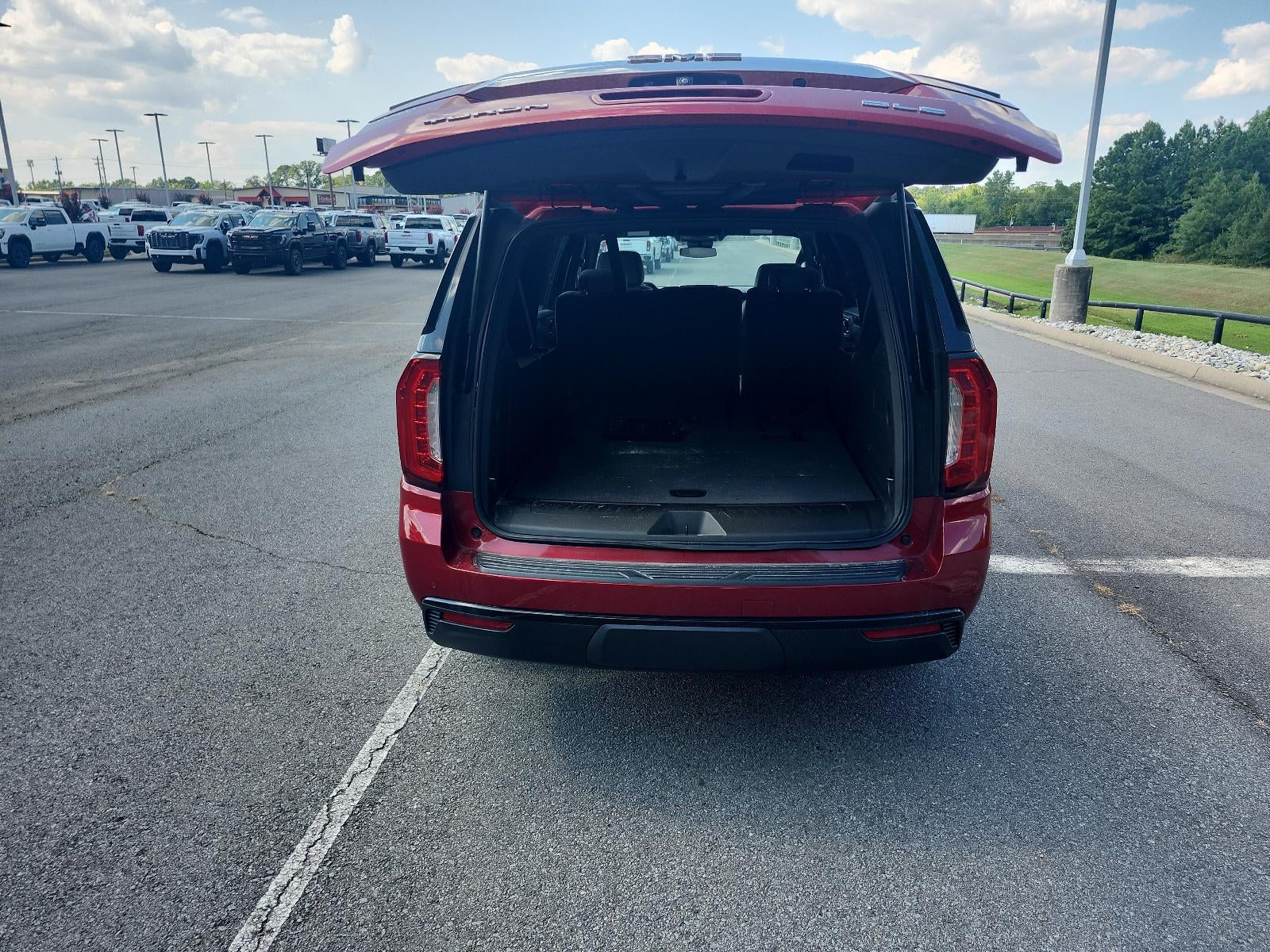 2024 GMC Yukon XL SLE