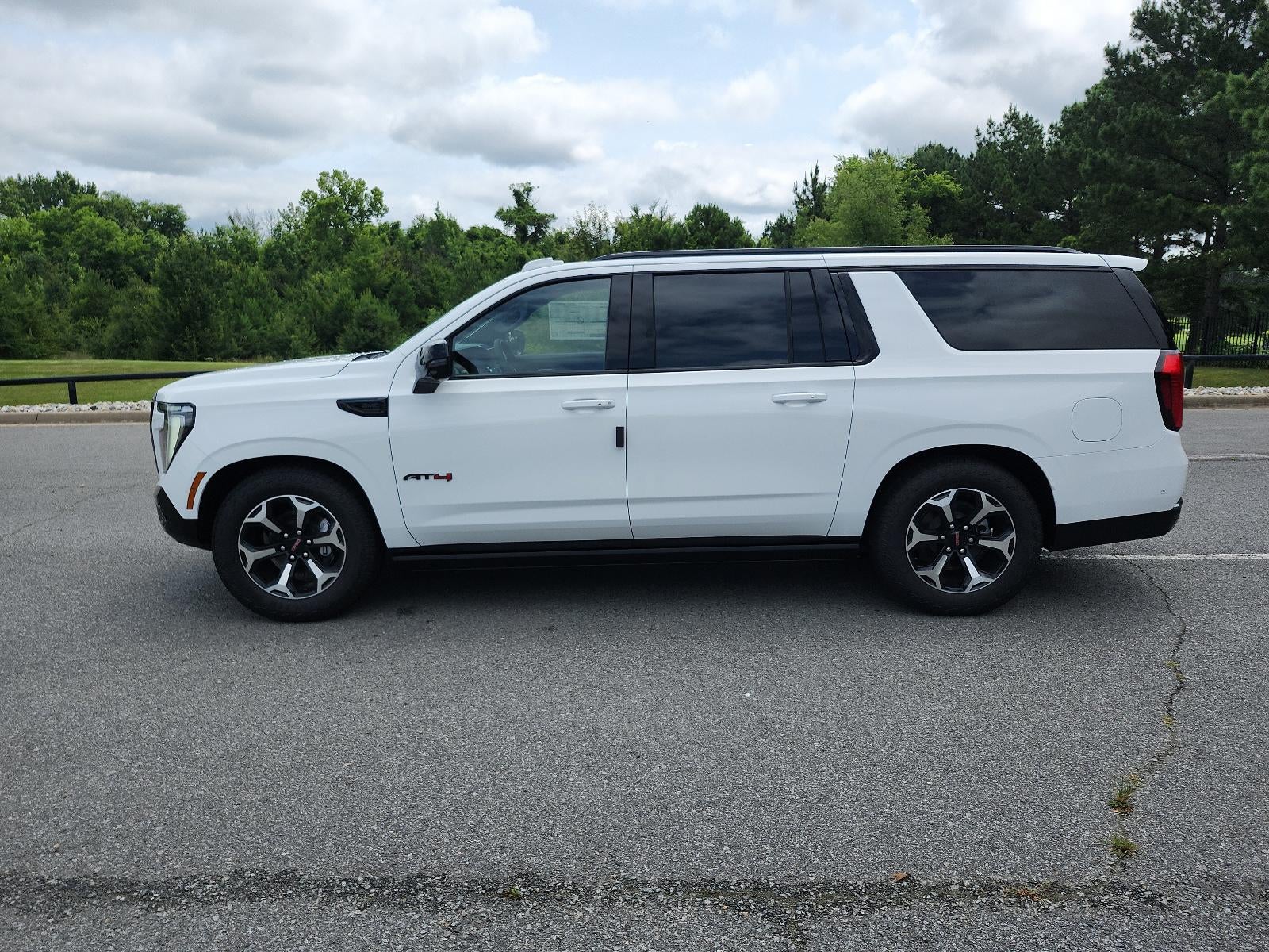 2026 GMC Yukon XL 4WD 4dr AT4