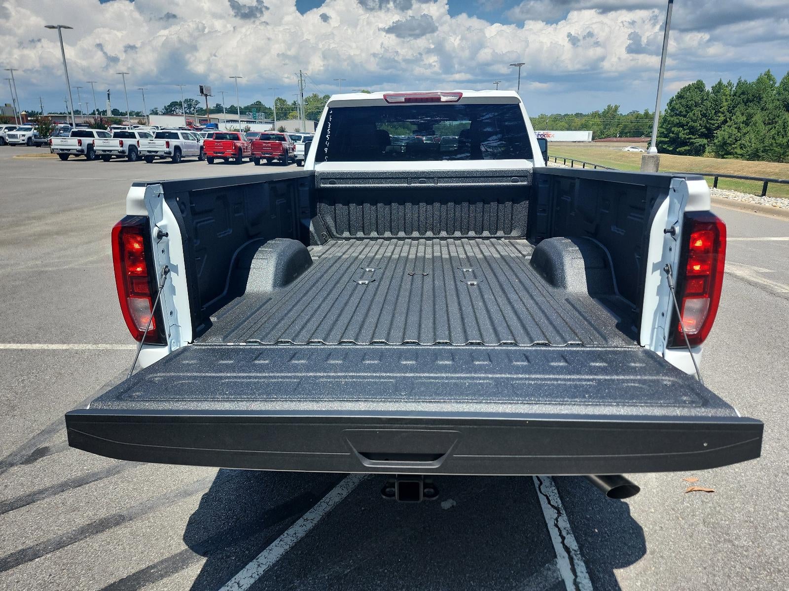 2025 GMC Sierra 2500 HD Crew Cab Long Box 4-Wheel Drive Pro