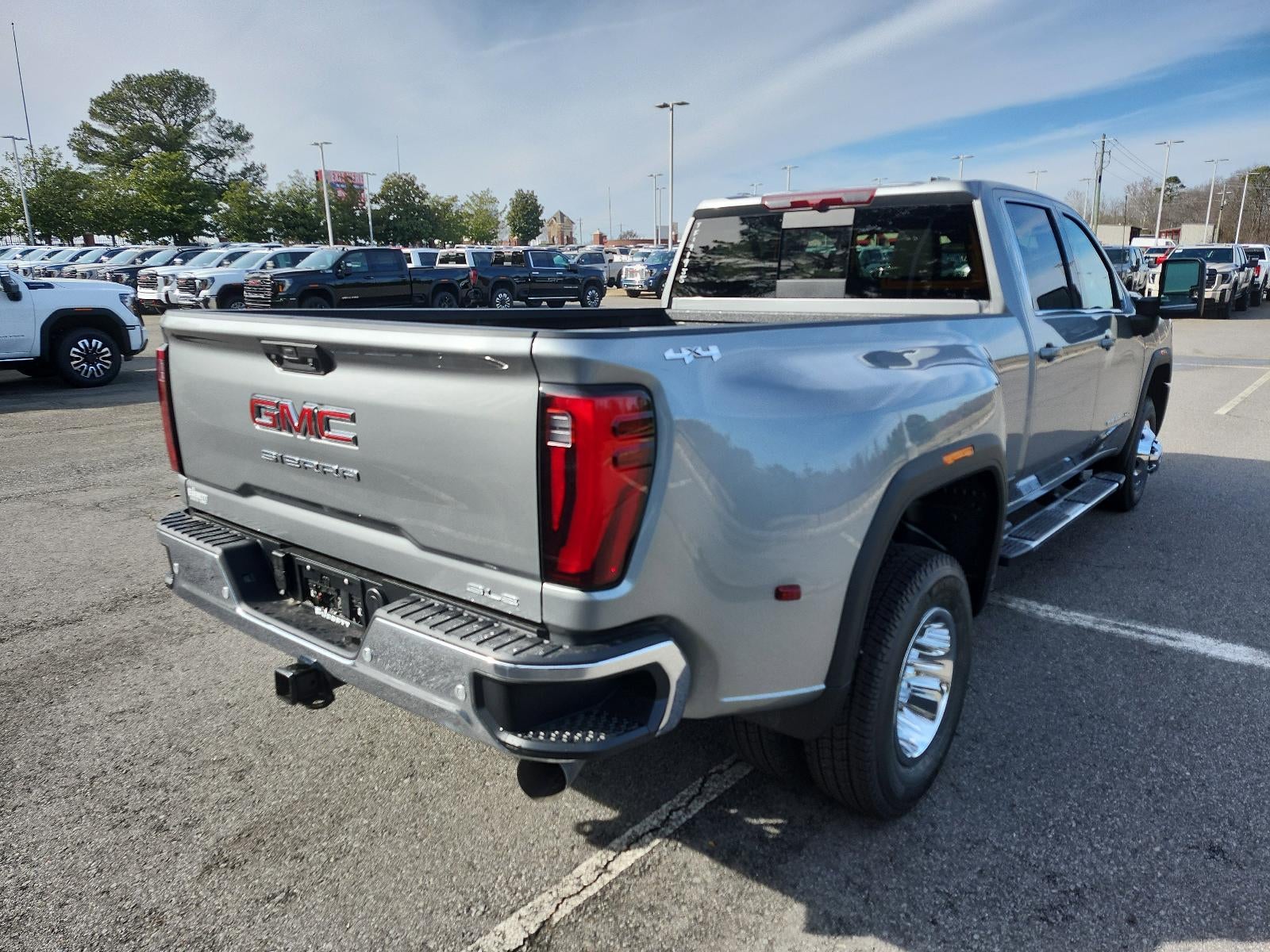 2026 GMC Sierra 3500 HD Crew Cab Long Box 4-Wheel Drive SLE