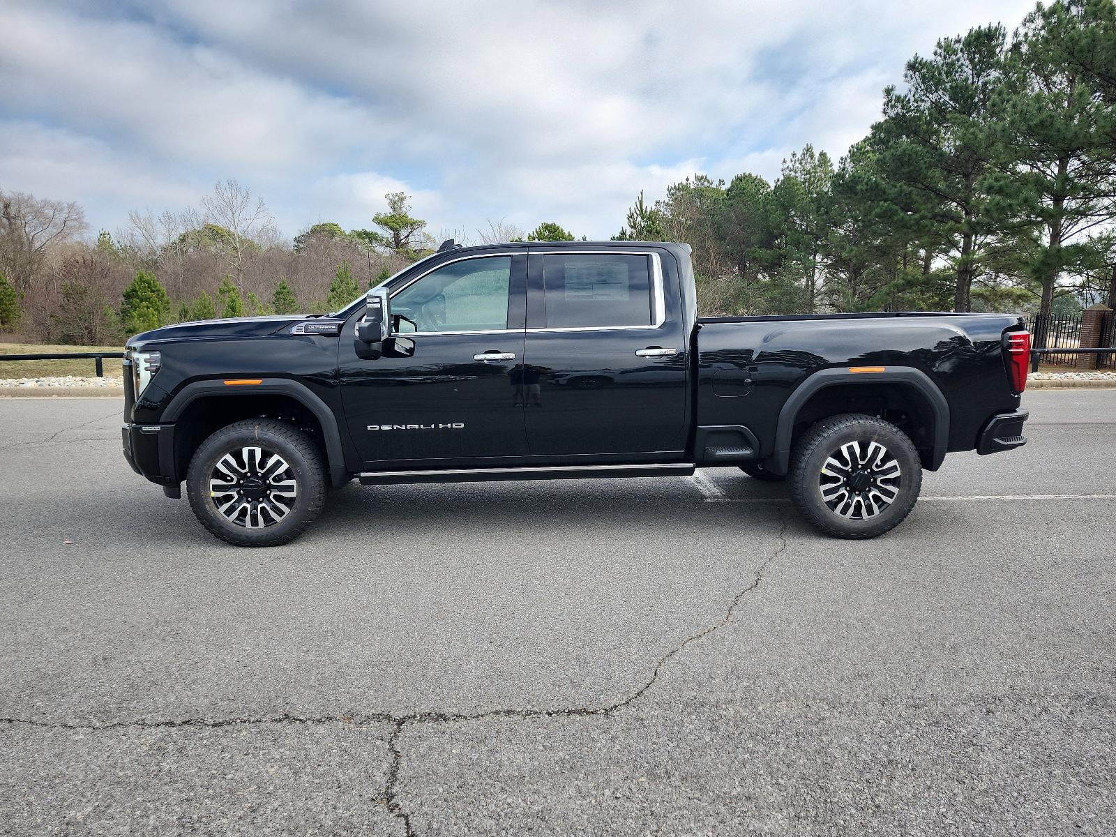 2026 GMC Sierra 2500 HD Crew Cab Standard Box 4-Wheel Drive Denali Ultimate