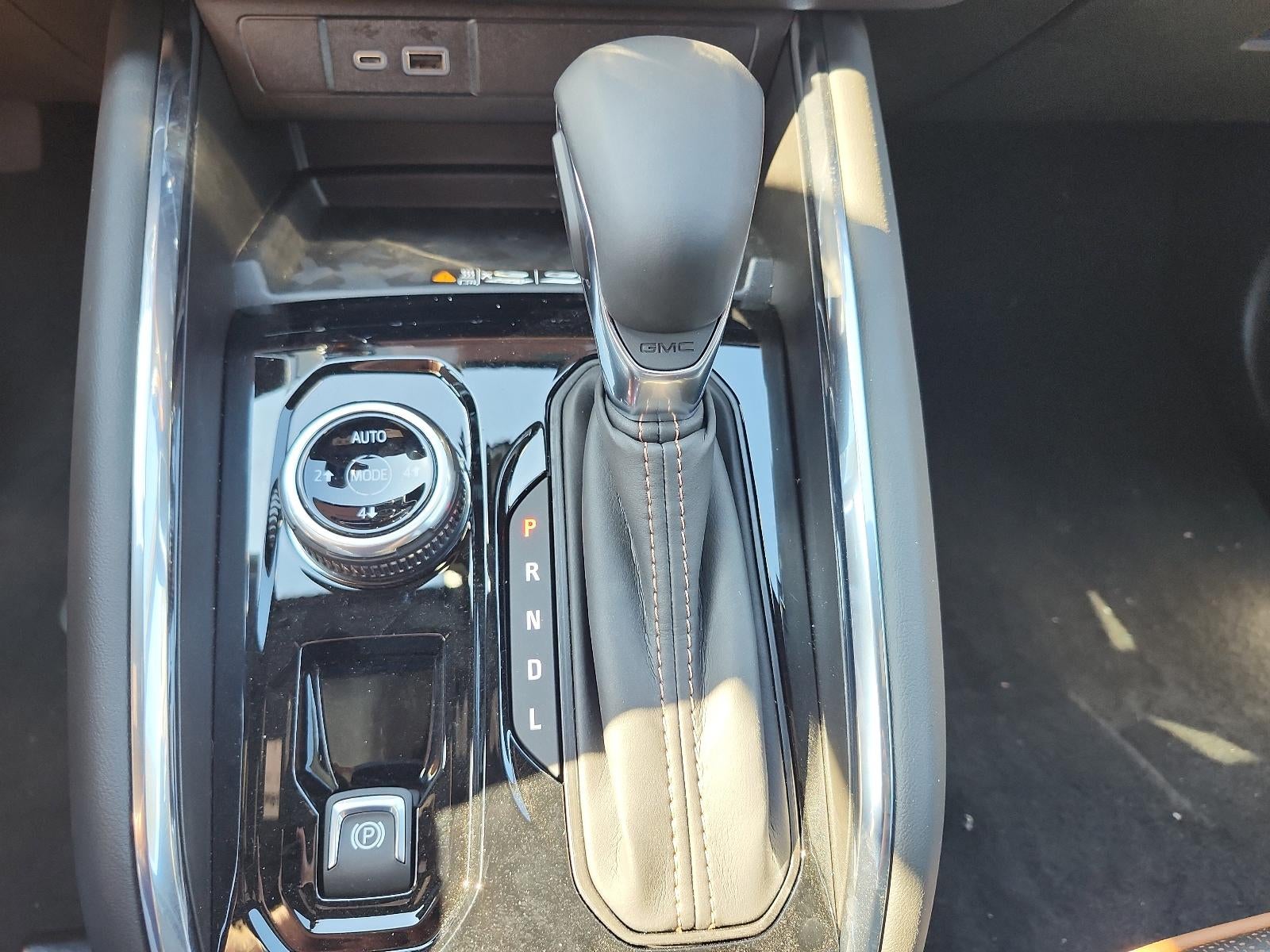 2025 GMC Canyon Crew Cab Short Box 4-Wheel Drive AT4