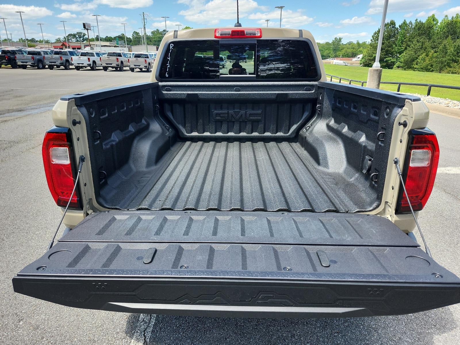 2024 GMC Canyon 4WD AT4