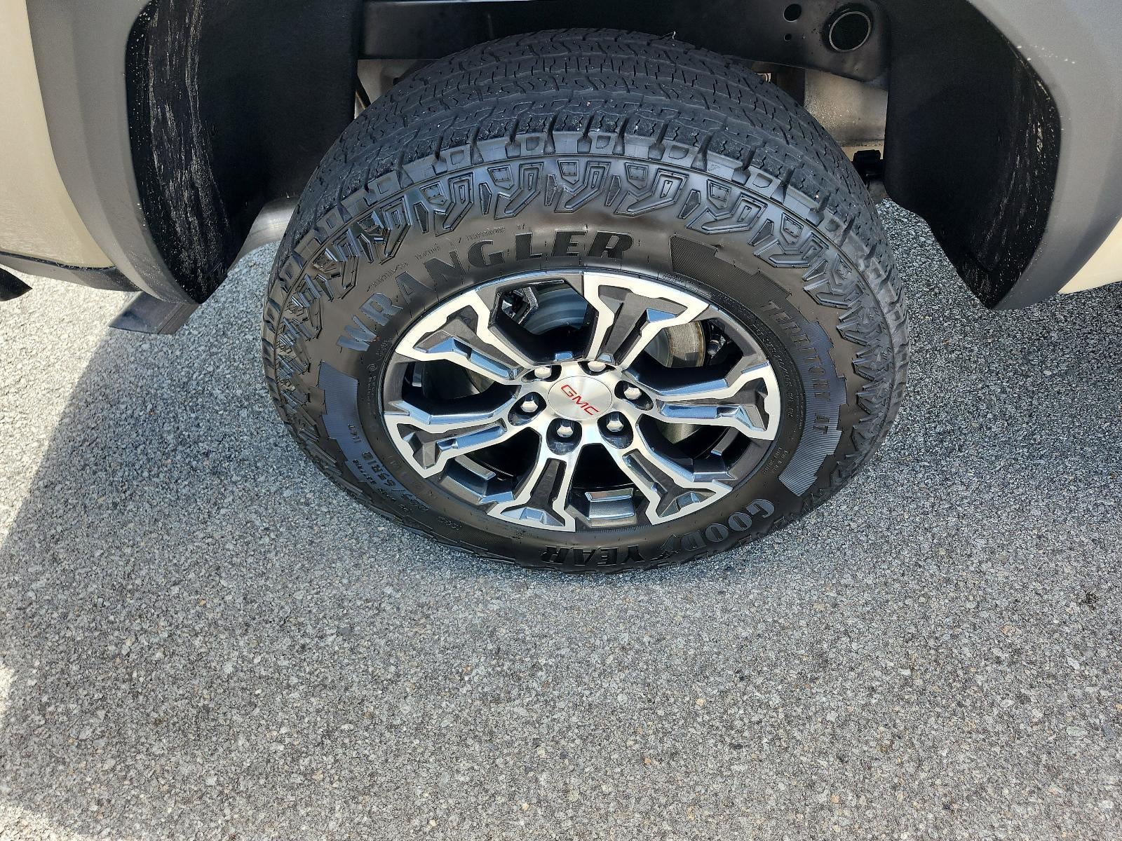 2024 GMC Canyon 4WD AT4