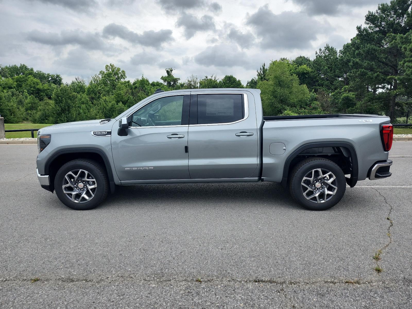 2026 GMC Sierra 1500 Crew Cab Short Box 4-Wheel Drive SLE