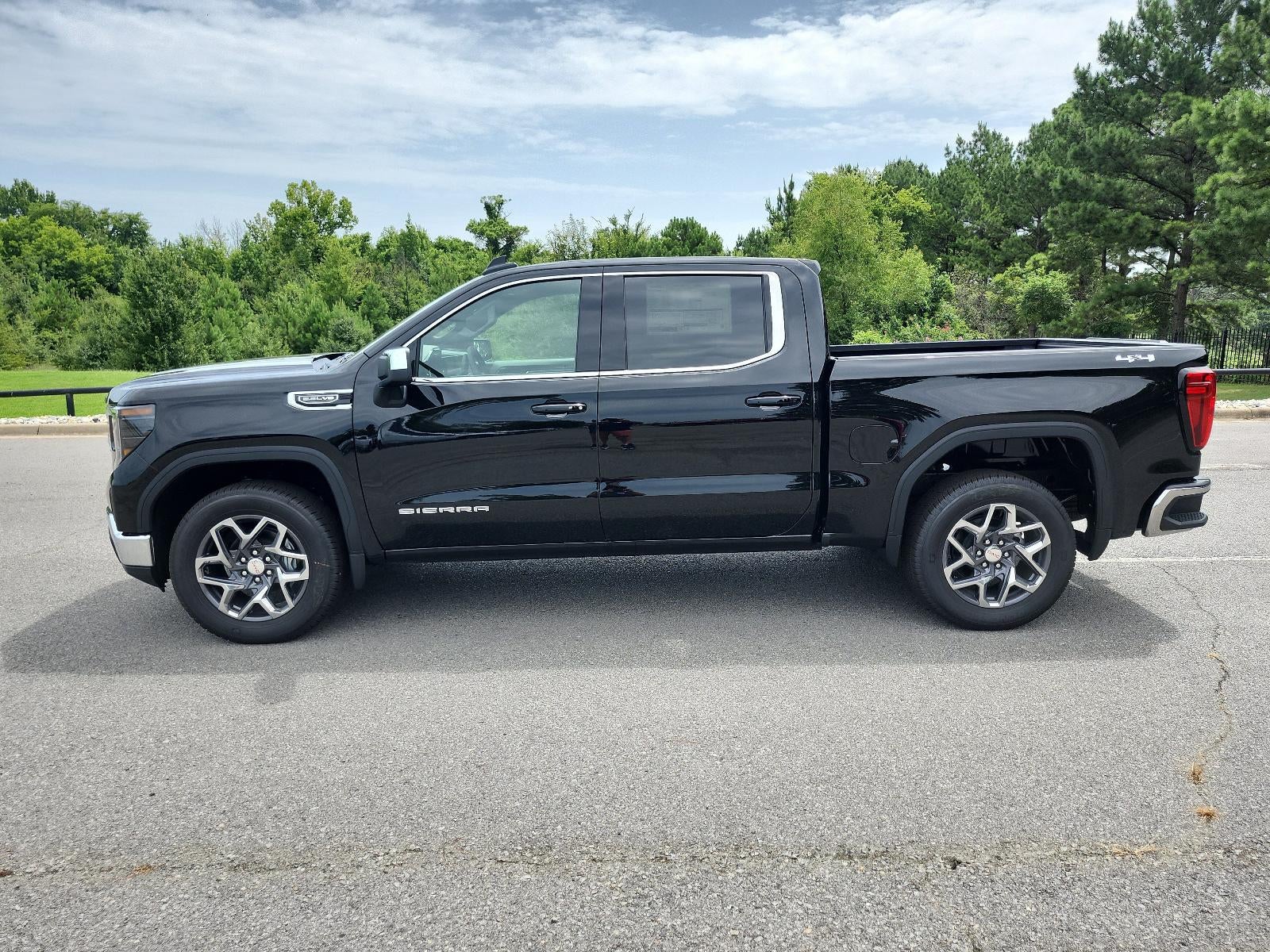 2026 GMC Sierra 1500 Crew Cab Short Box 4-Wheel Drive SLE
