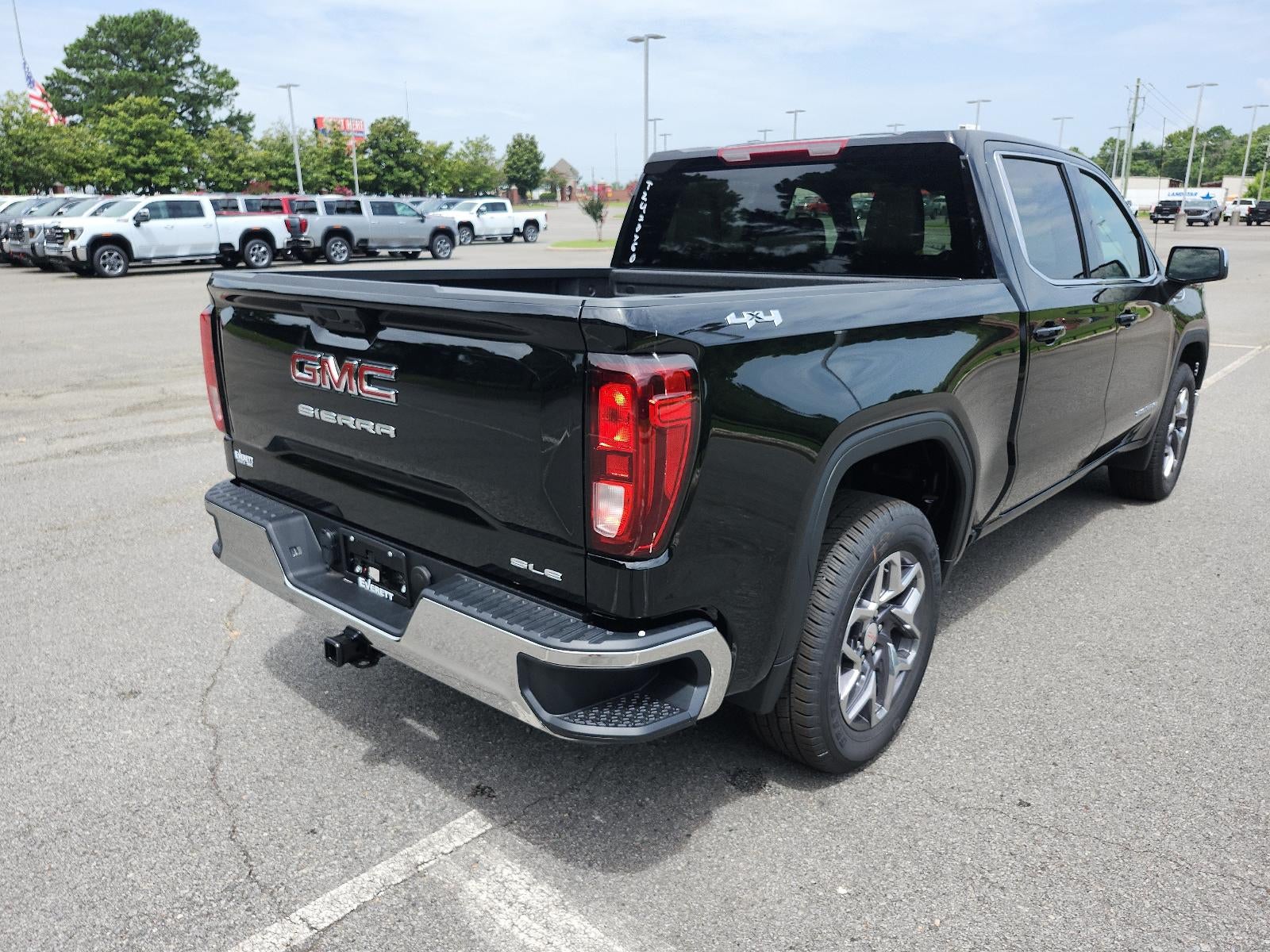 2026 GMC Sierra 1500 Crew Cab Short Box 4-Wheel Drive SLE