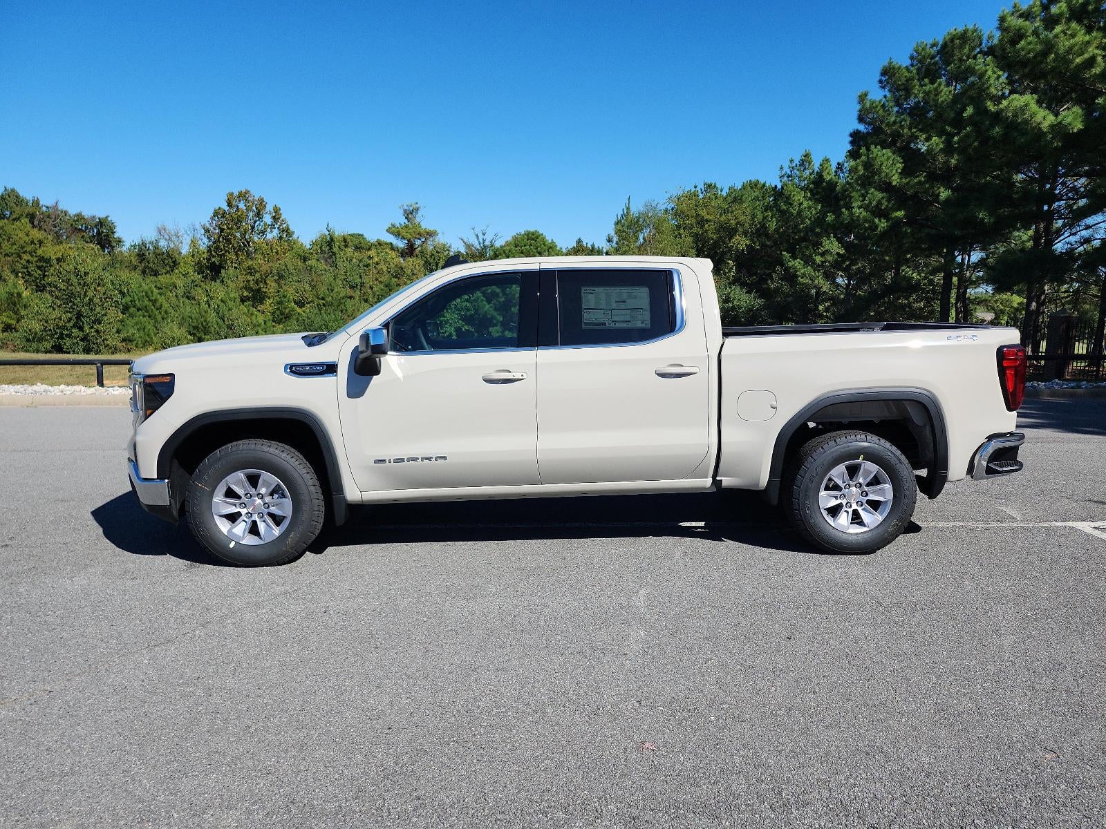 2026 GMC Sierra 1500 Crew Cab Short Box 4-Wheel Drive SLE