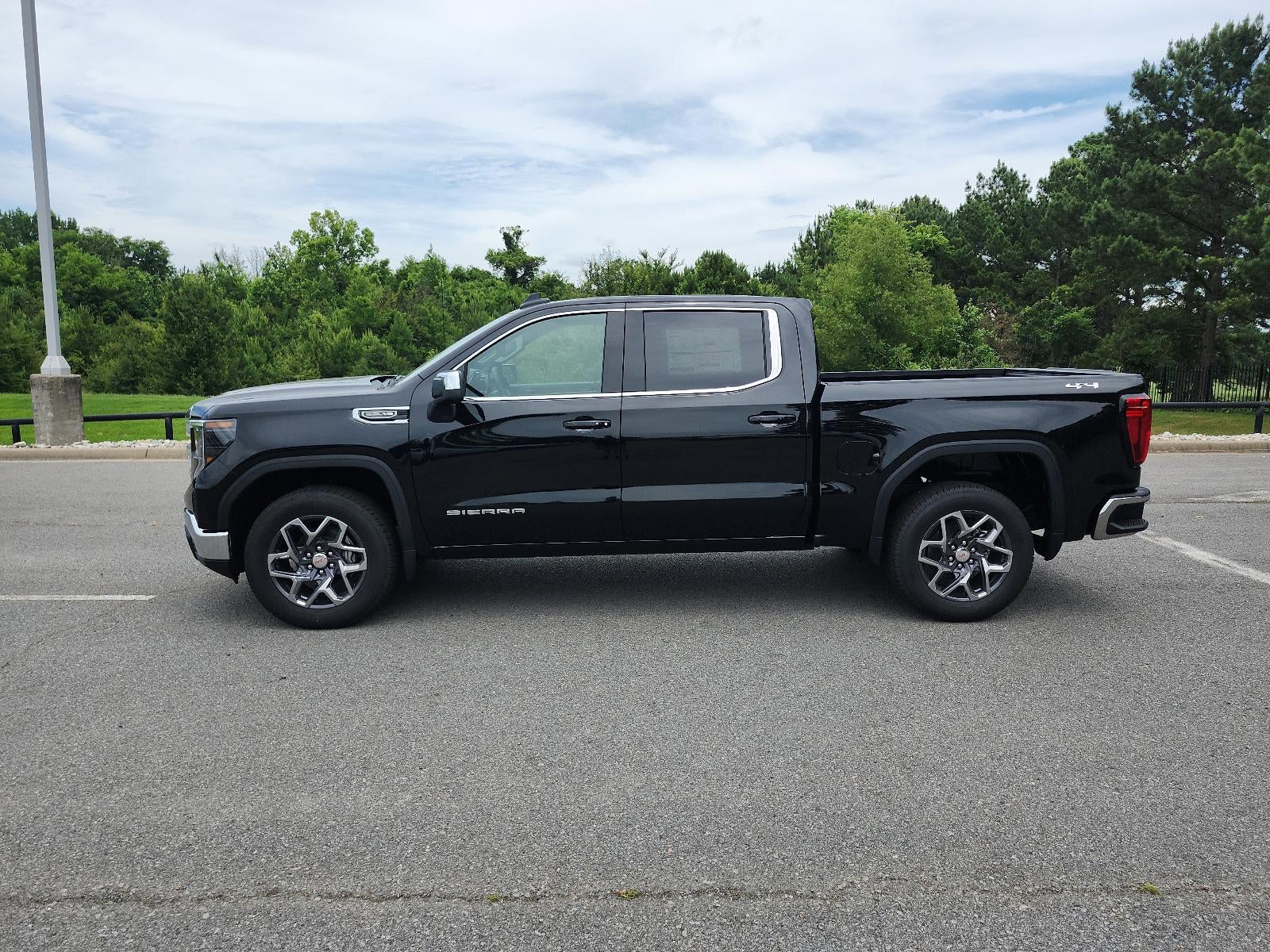 2026 GMC Sierra 1500 Crew Cab Short Box 4-Wheel Drive SLE