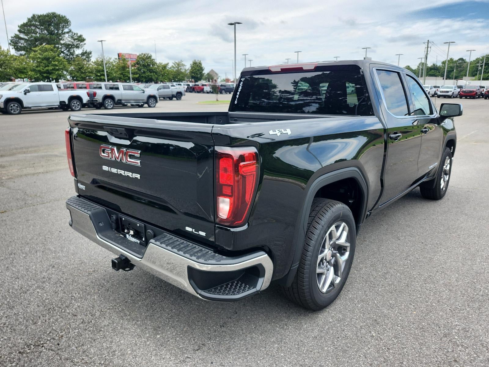 2026 GMC Sierra 1500 Crew Cab Short Box 4-Wheel Drive SLE