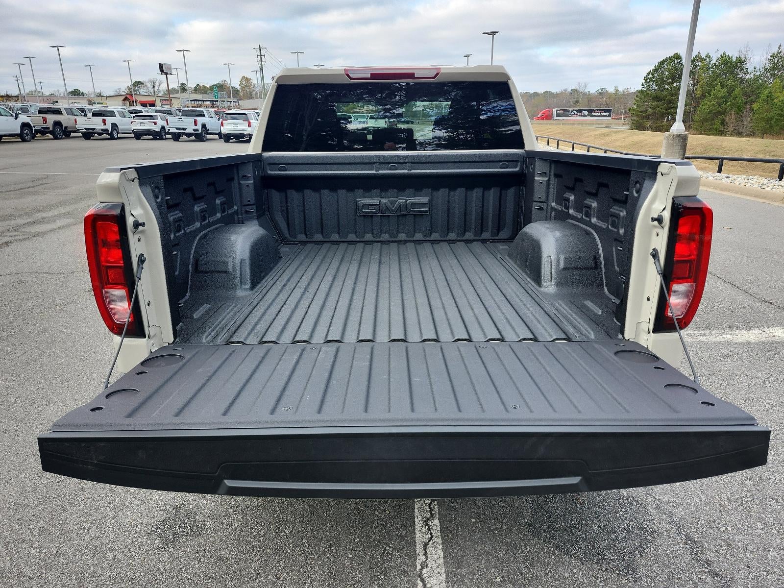 2026 GMC Sierra 1500 Crew Cab Short Box 4-Wheel Drive SLE