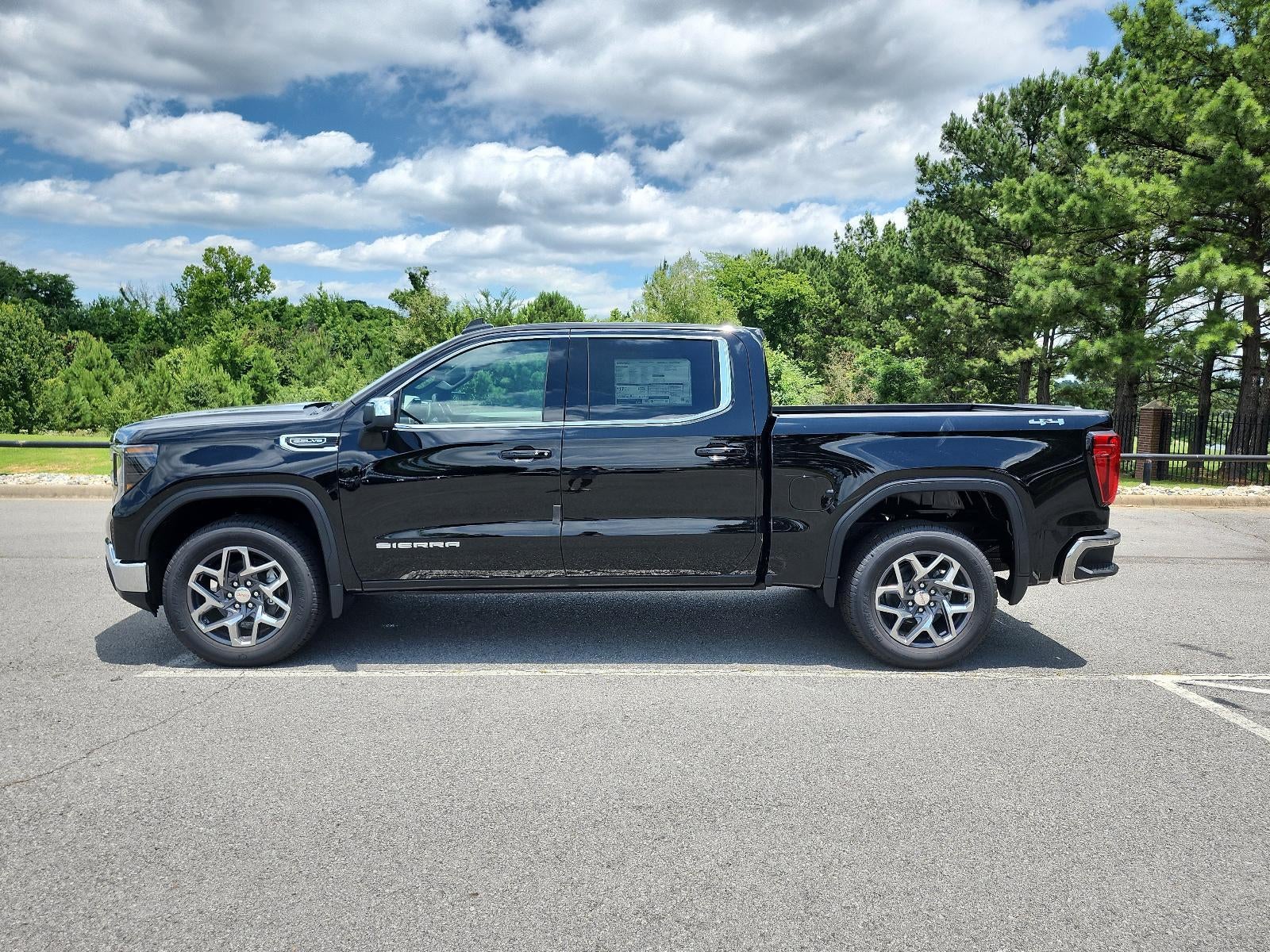 2026 GMC Sierra 1500 Crew Cab Short Box 4-Wheel Drive SLE