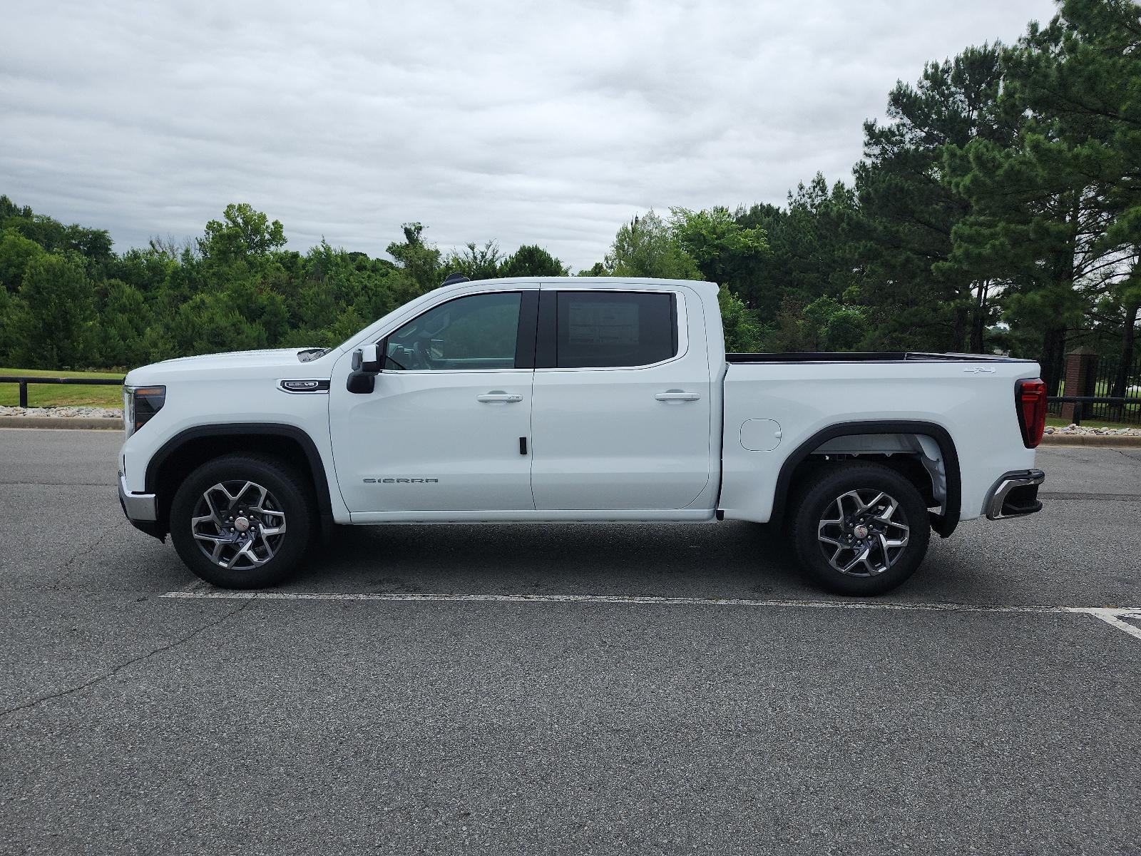 2026 GMC Sierra 1500 Crew Cab Short Box 4-Wheel Drive SLE