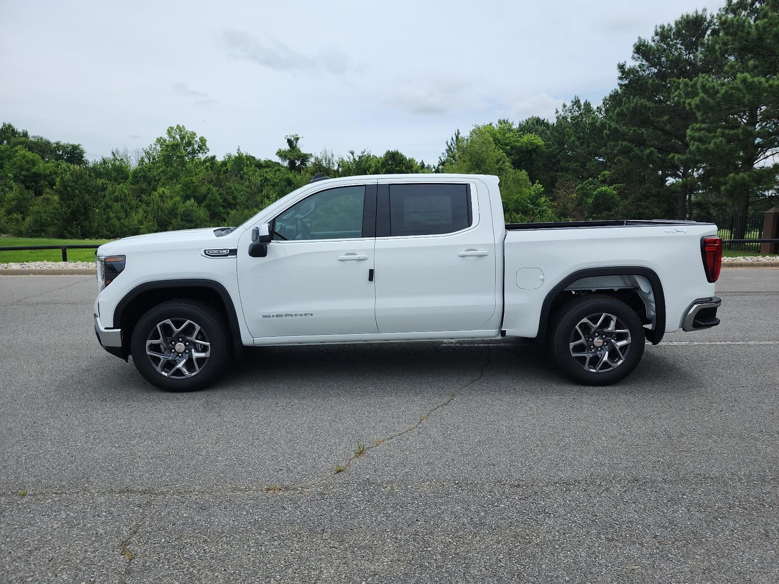 2026 GMC Sierra 1500 Crew Cab Short Box 4-Wheel Drive SLE