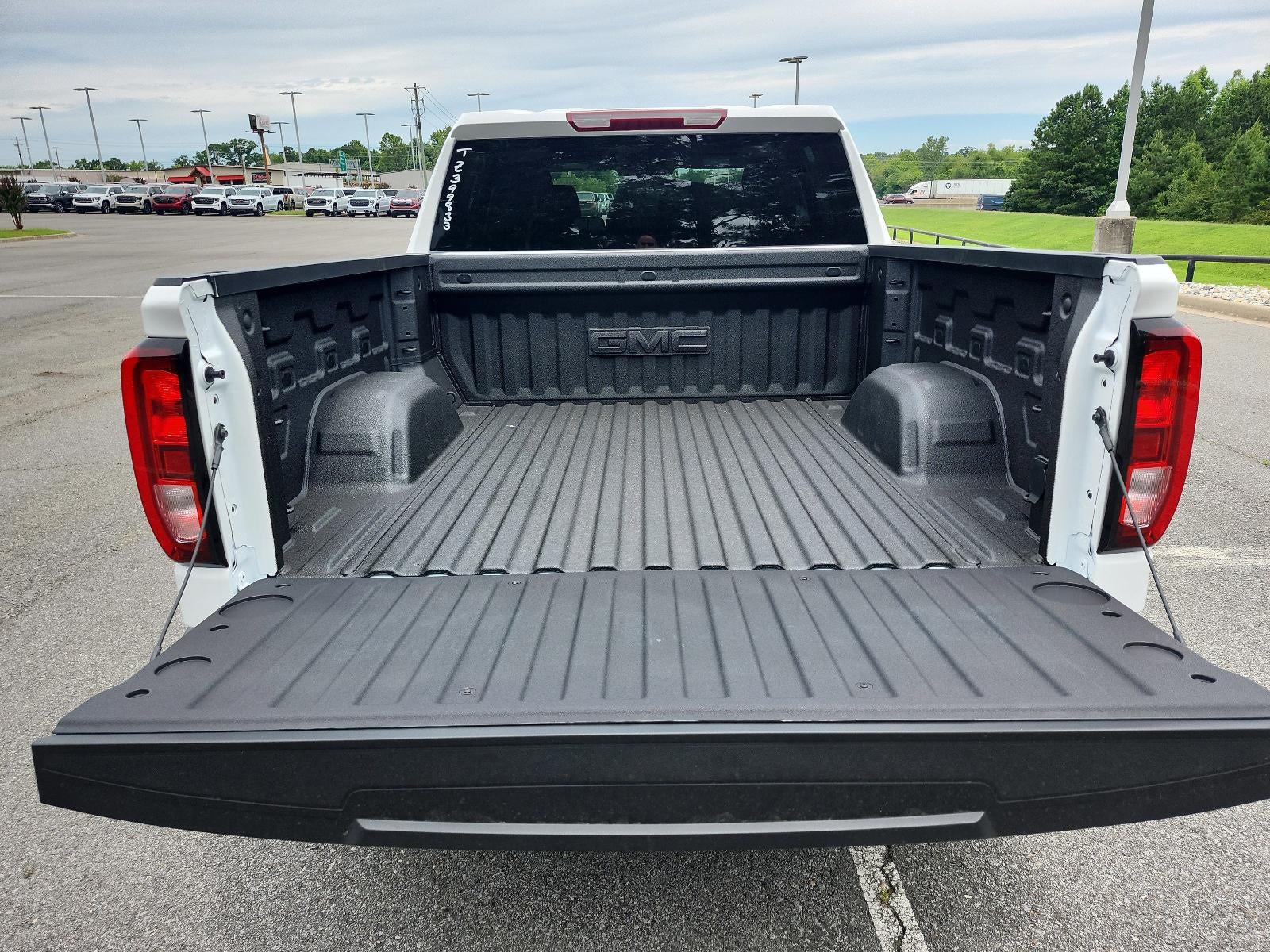 2026 GMC Sierra 1500 Crew Cab Short Box 4-Wheel Drive SLE