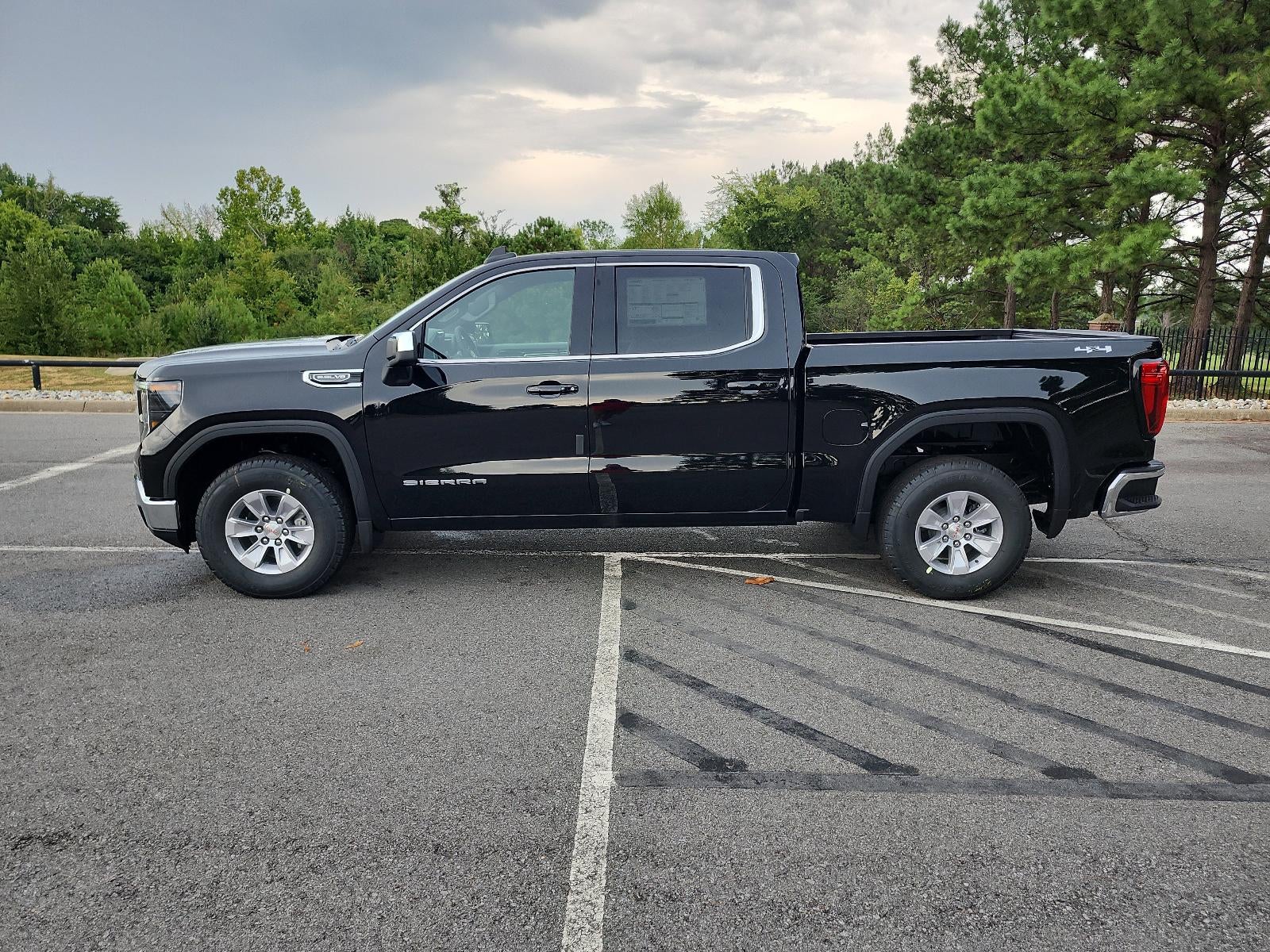 2026 GMC Sierra 1500 Crew Cab Short Box 4-Wheel Drive SLE